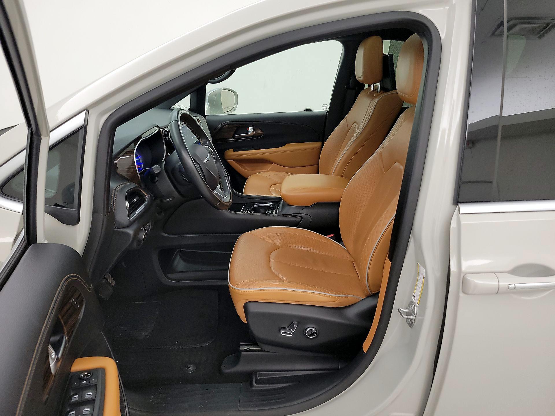 Thumbnail: 2021 Chrysler Pacifica - 11