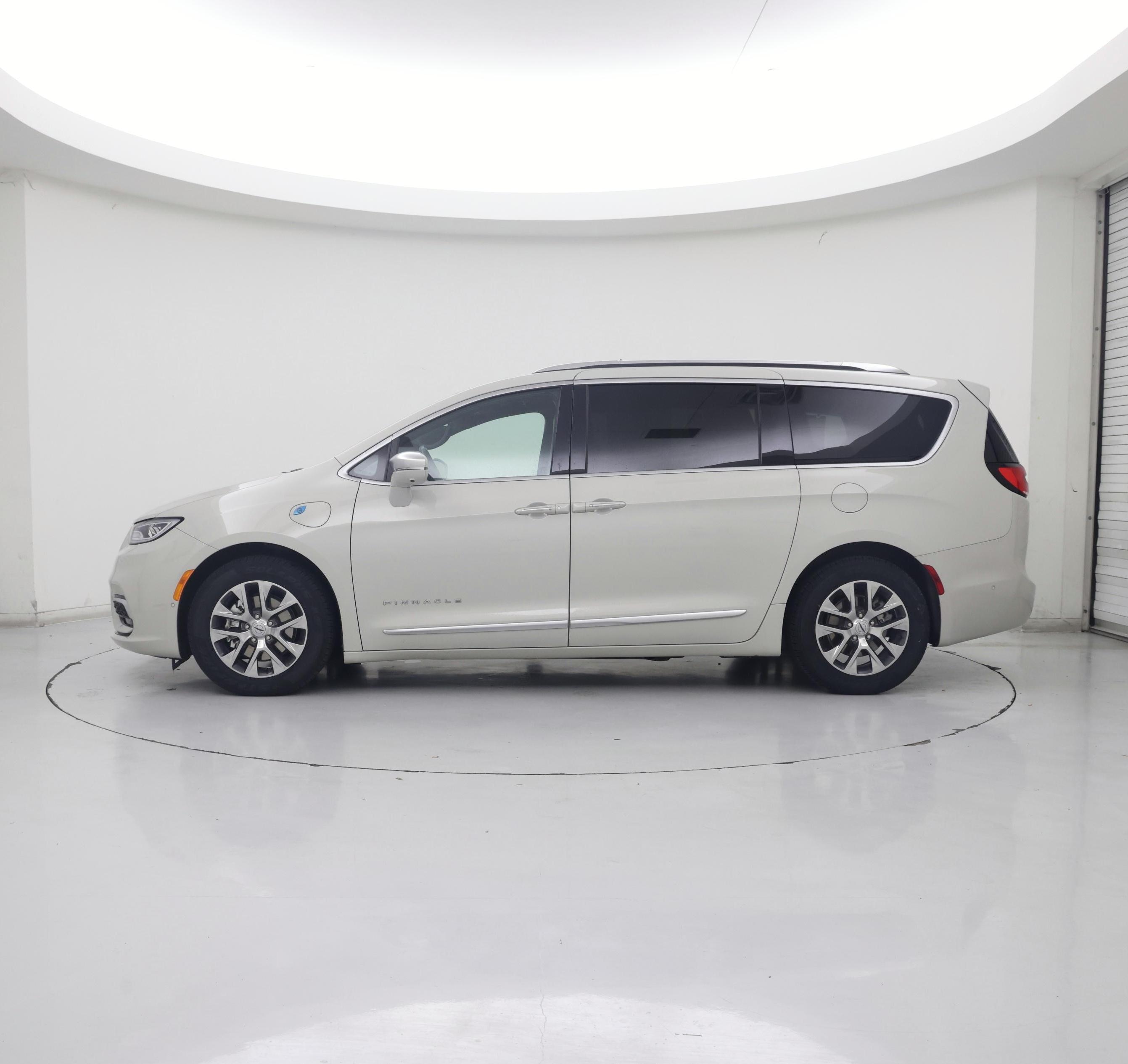 Thumbnail: 2021 Chrysler Pacifica - 3