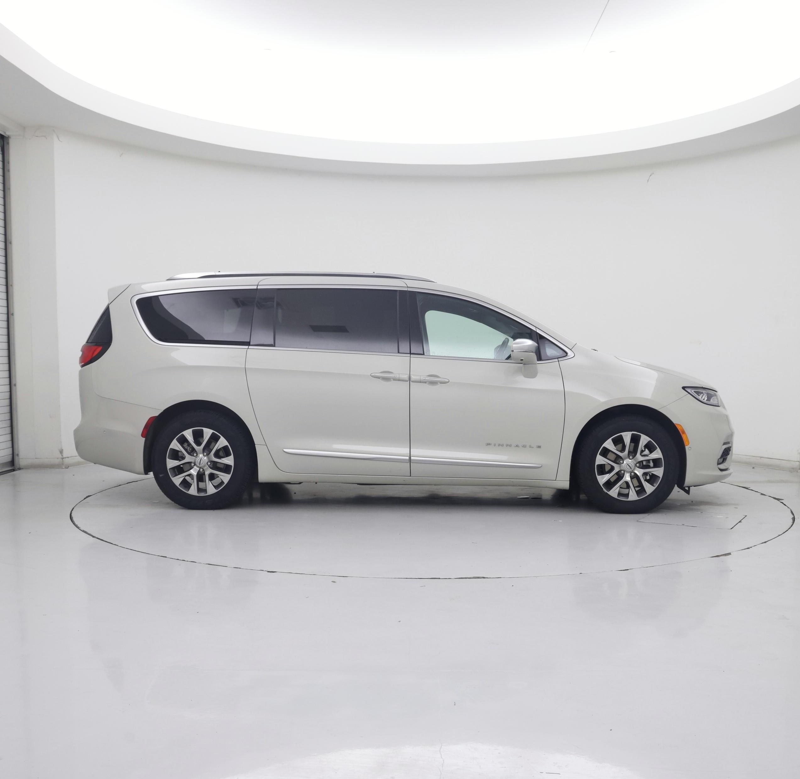 Thumbnail: 2021 Chrysler Pacifica - 7