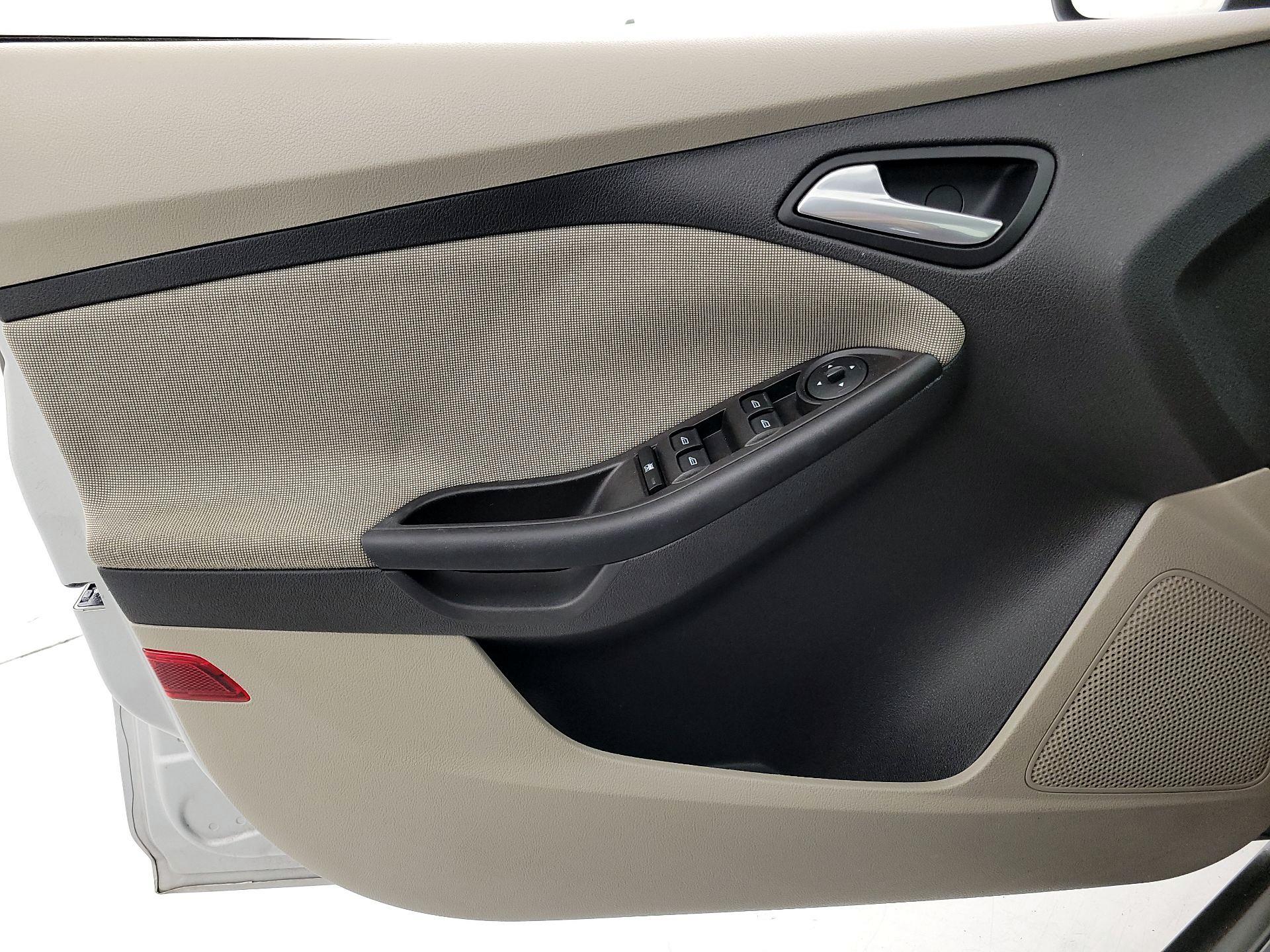 Thumbnail: 2014 Ford Focus - 12