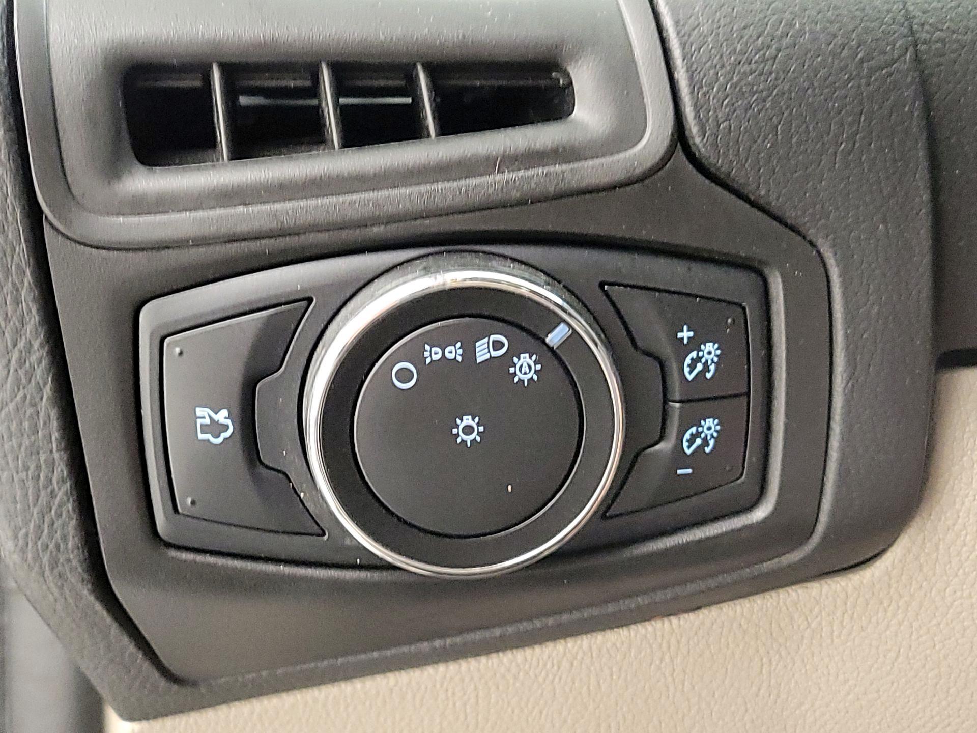 Thumbnail: 2014 Ford Focus - 13