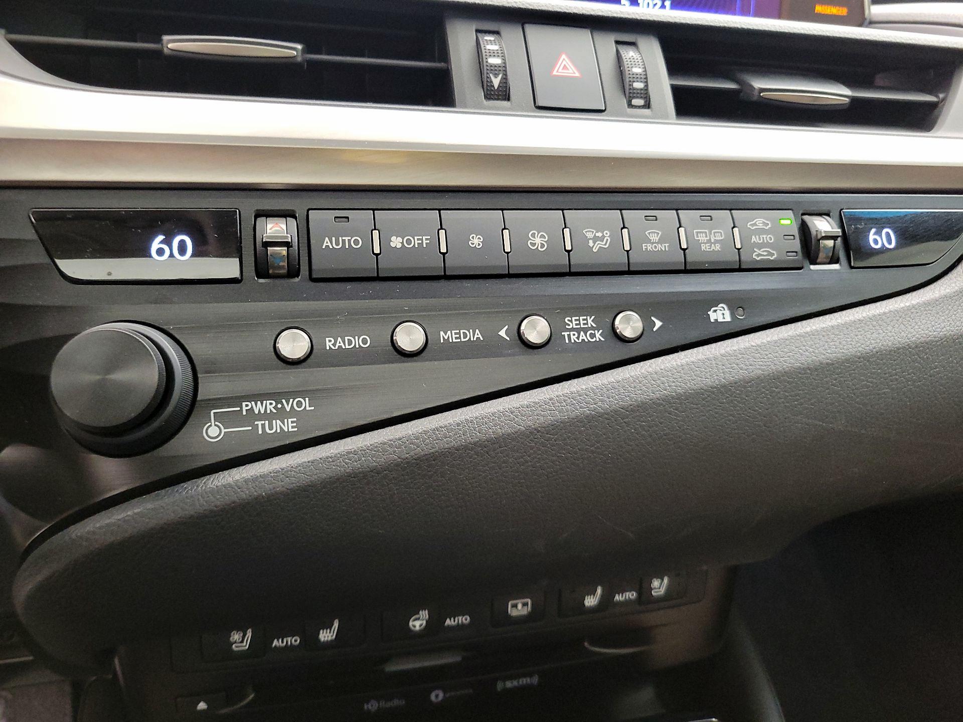 Thumbnail: 2019 Lexus ES - 17