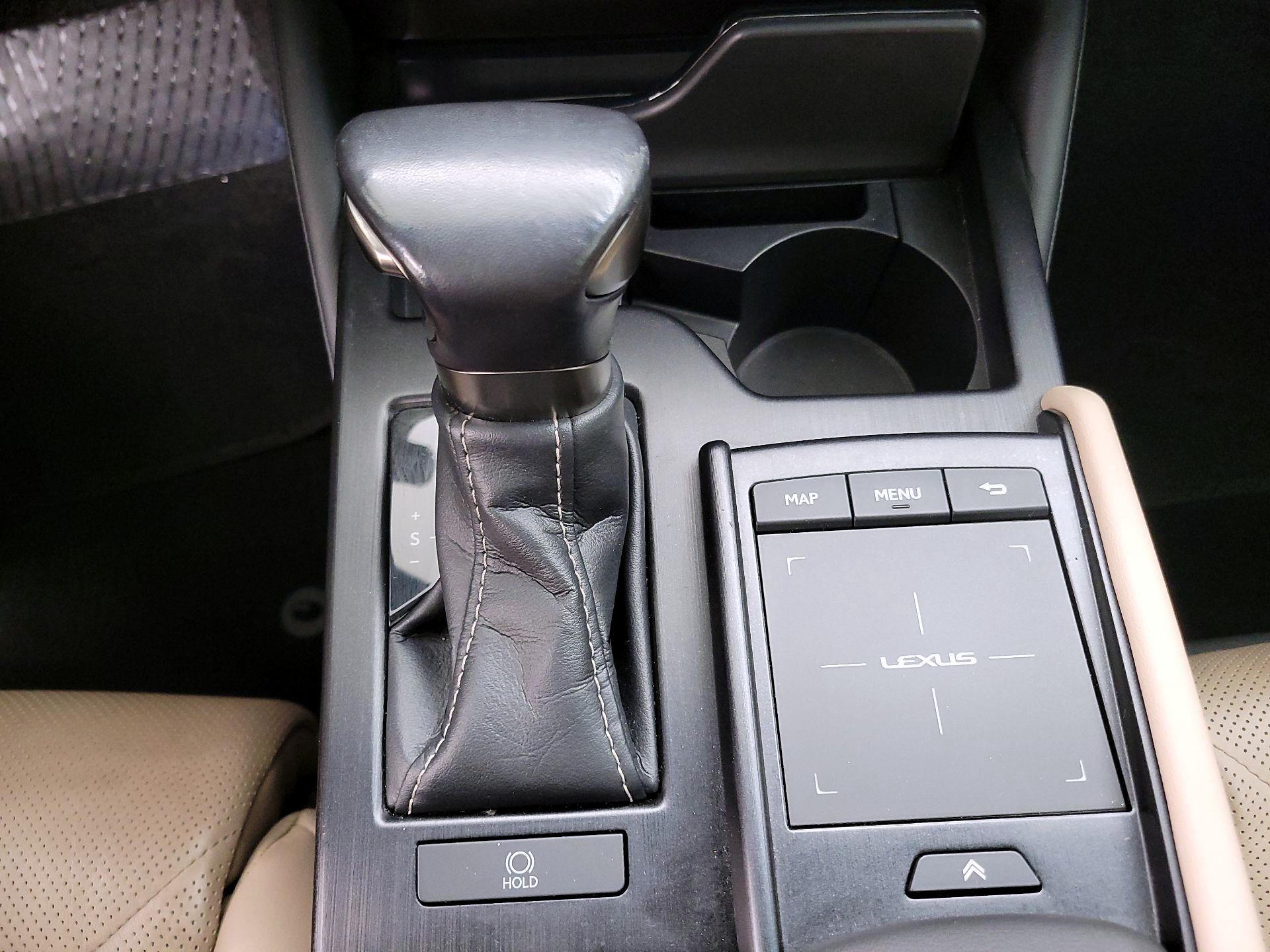 Thumbnail: 2019 Lexus ES - 18