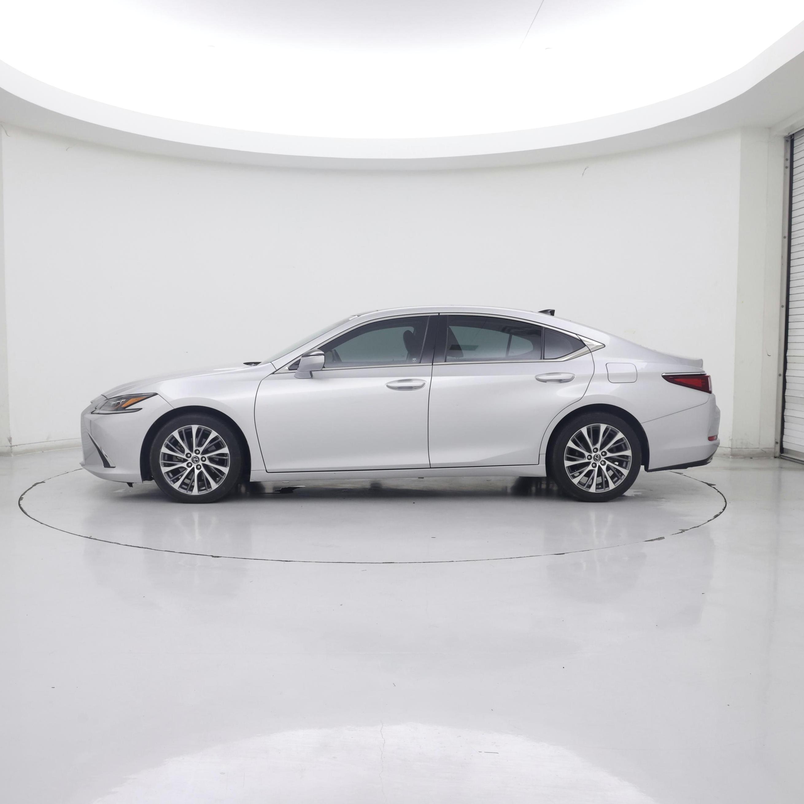 Thumbnail: 2019 Lexus ES - 3
