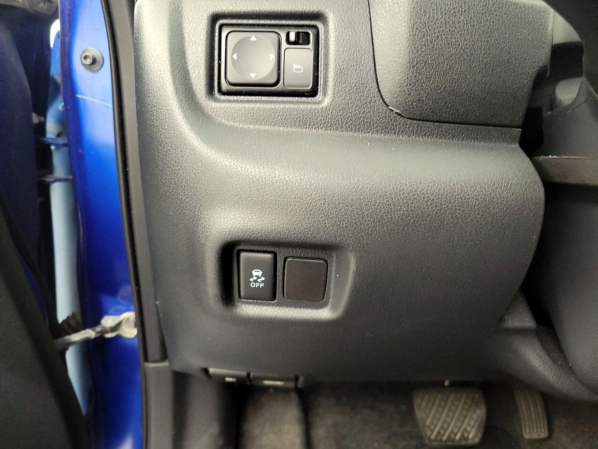 Thumbnail: 2015 Nissan Versa Note - 13