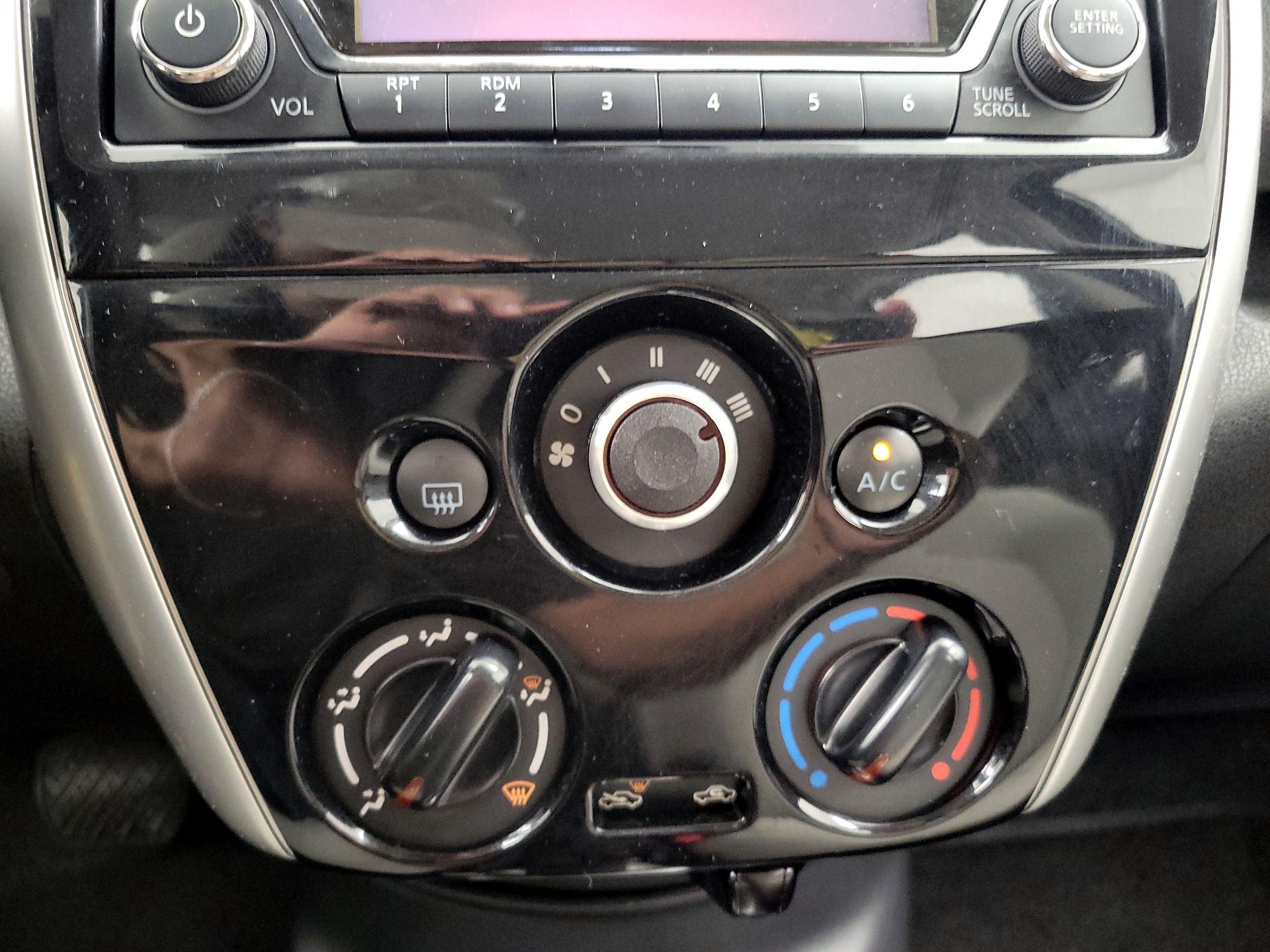 Thumbnail: 2015 Nissan Versa Note - 16