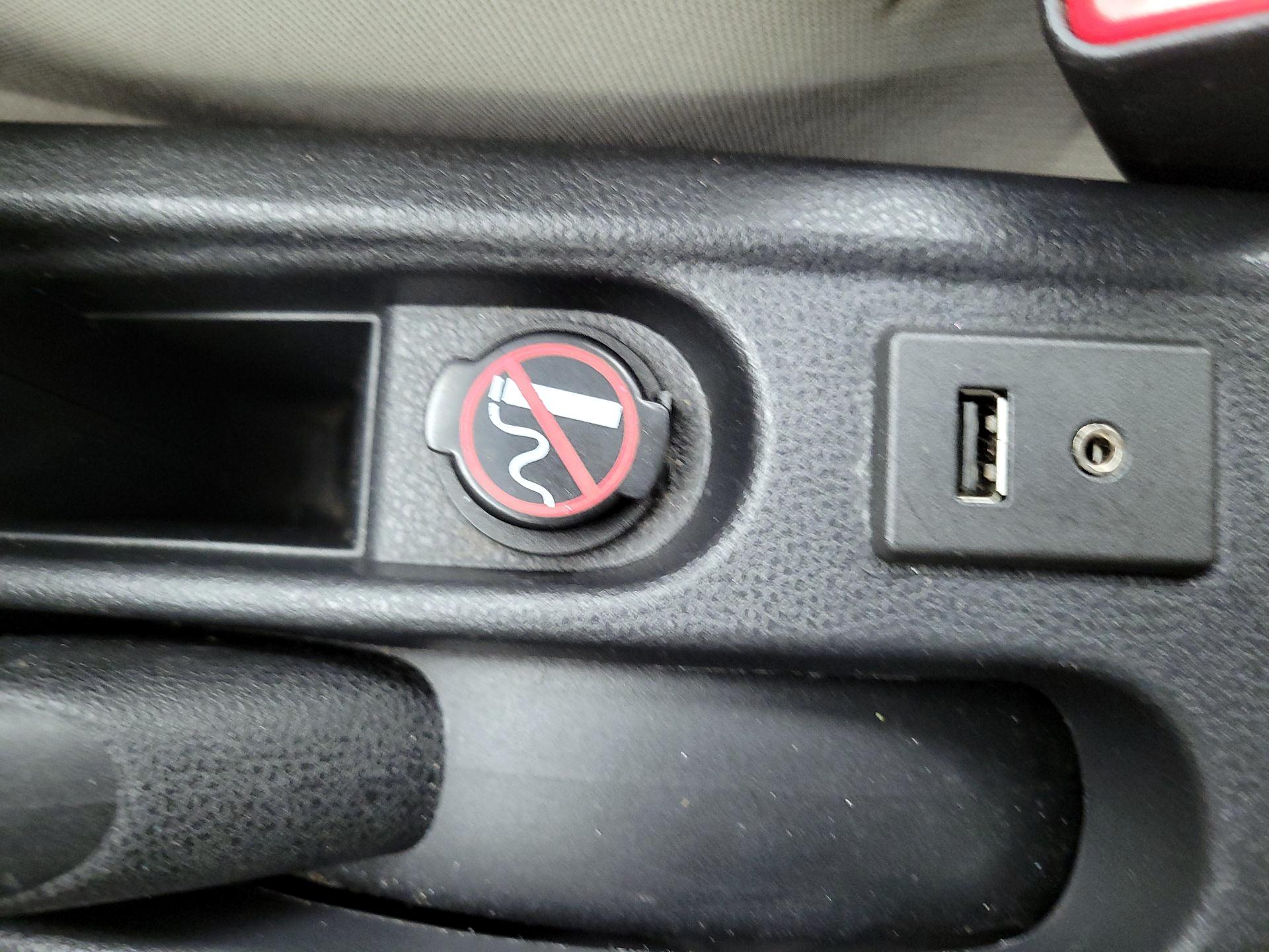 Thumbnail: 2015 Nissan Versa Note - 18