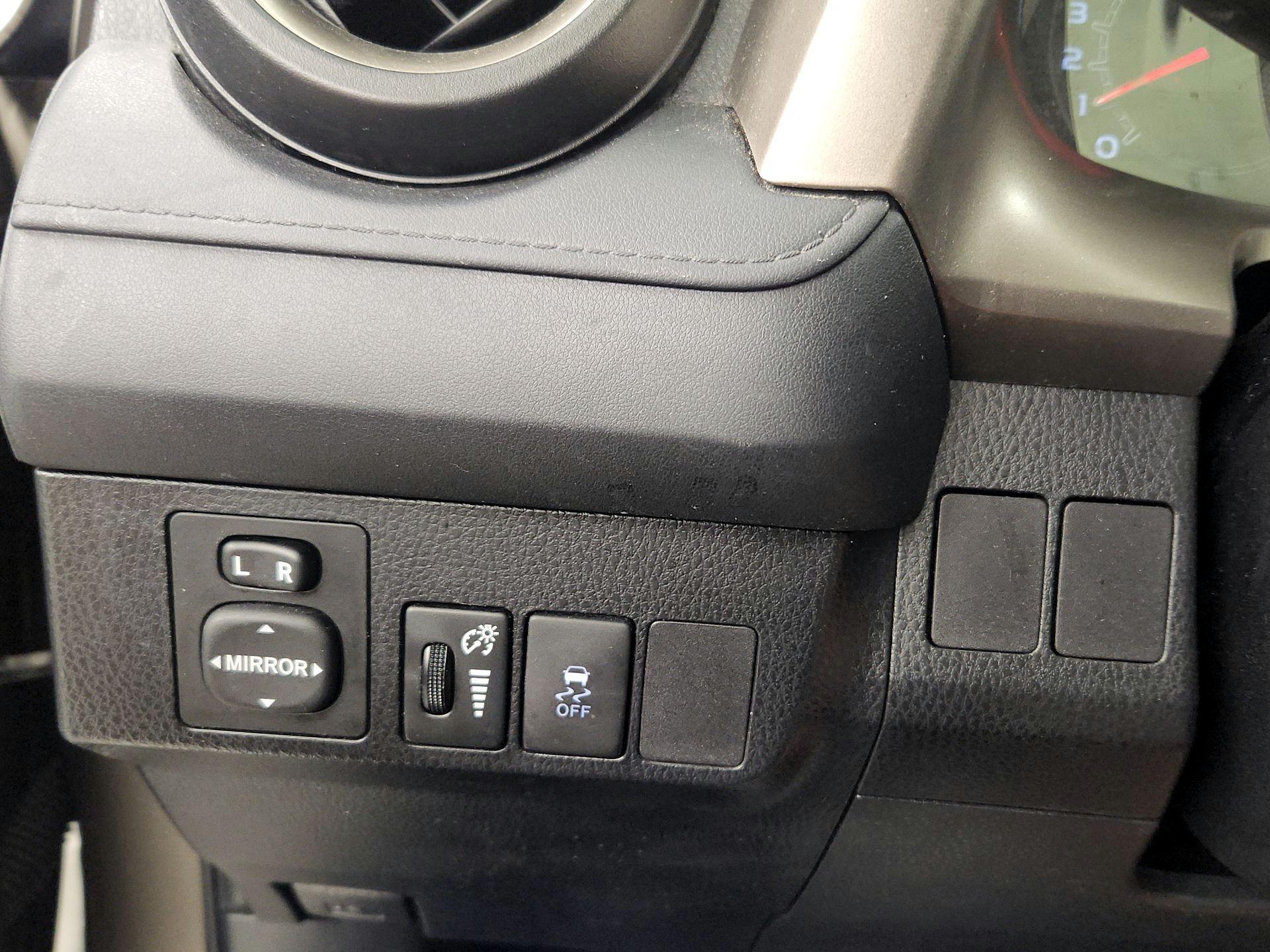 Thumbnail: 2014 Toyota RAV4 - 13