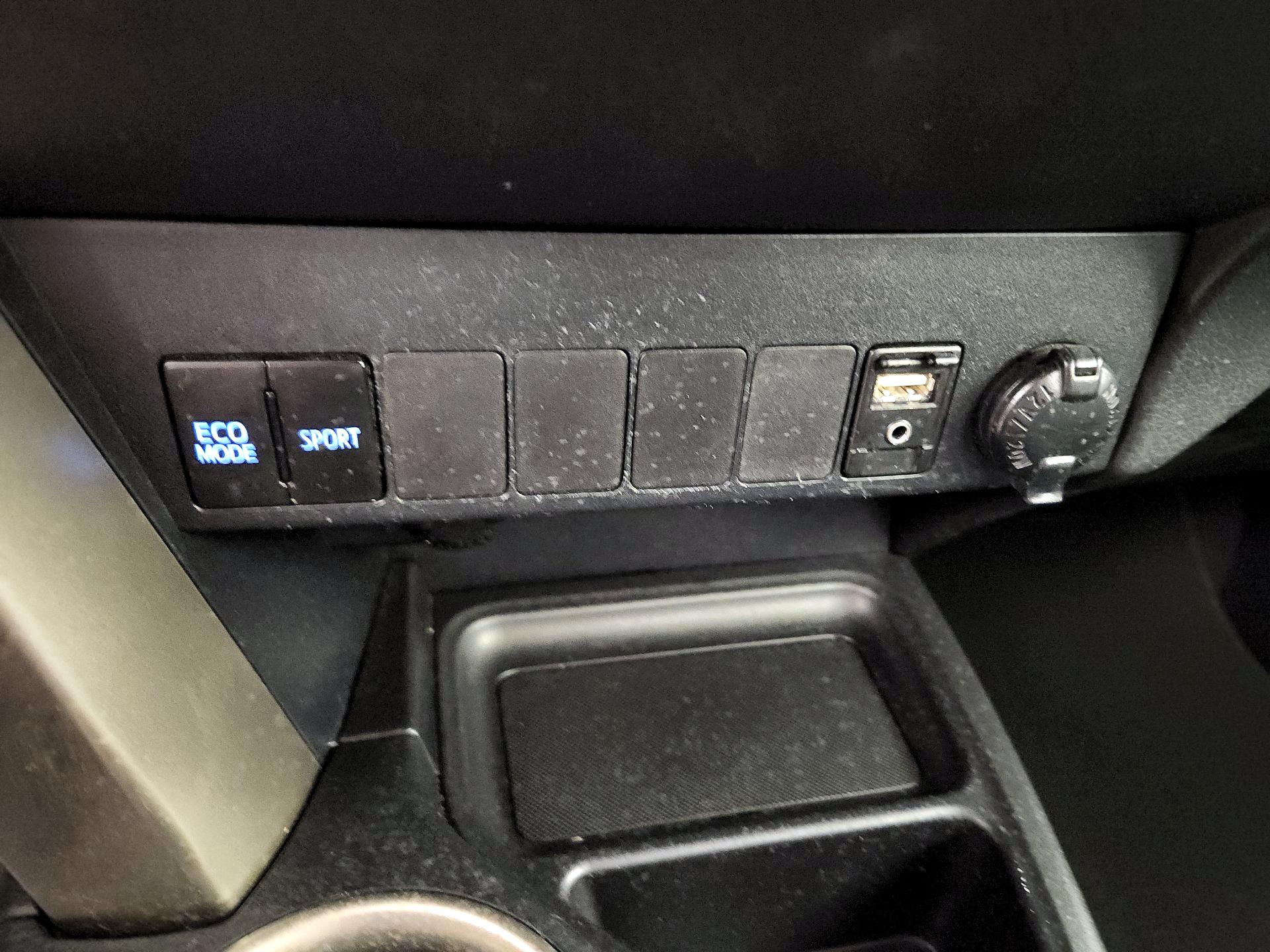 Thumbnail: 2014 Toyota RAV4 - 18