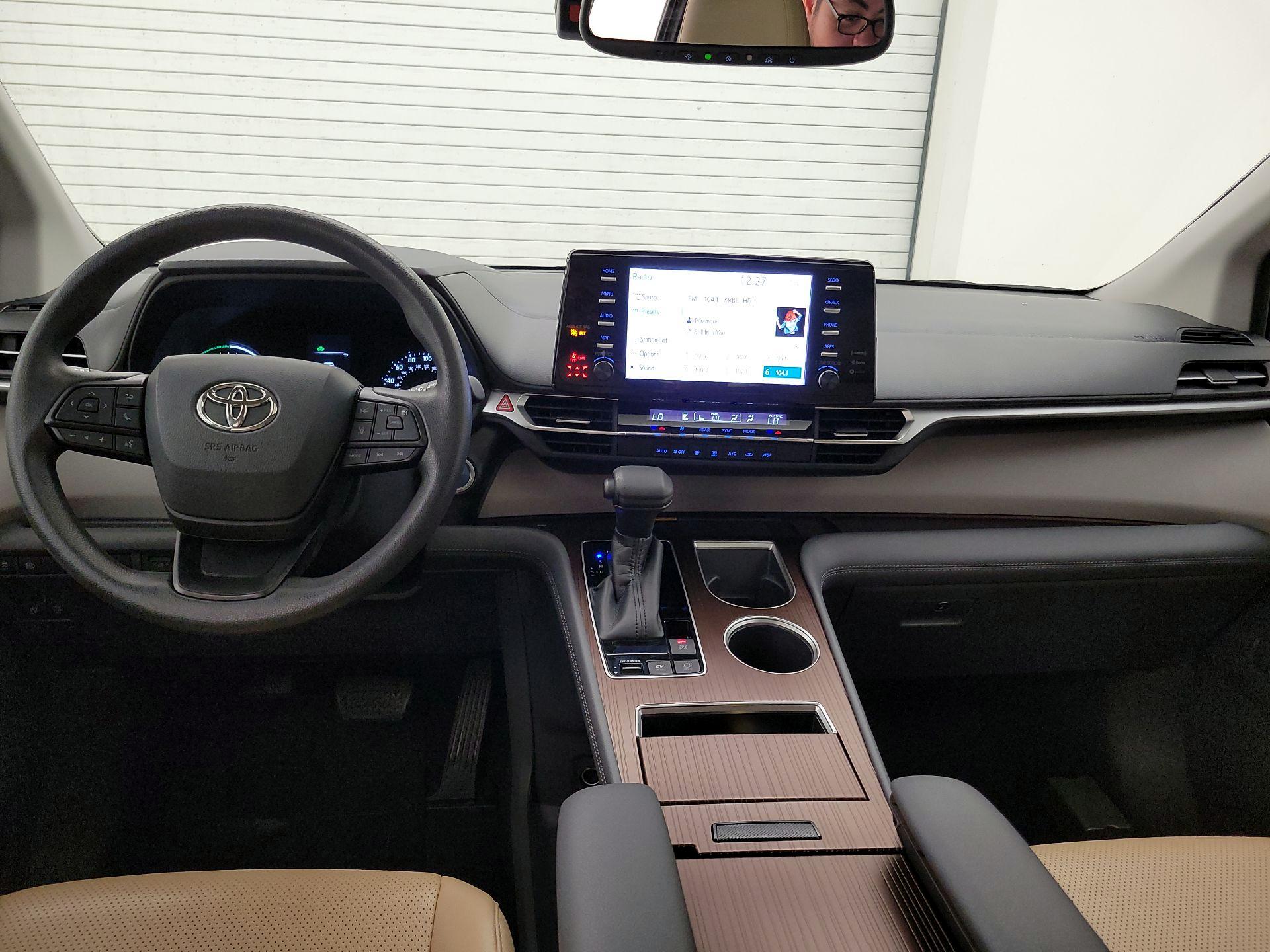 Thumbnail: 2022 Toyota Sienna - 9