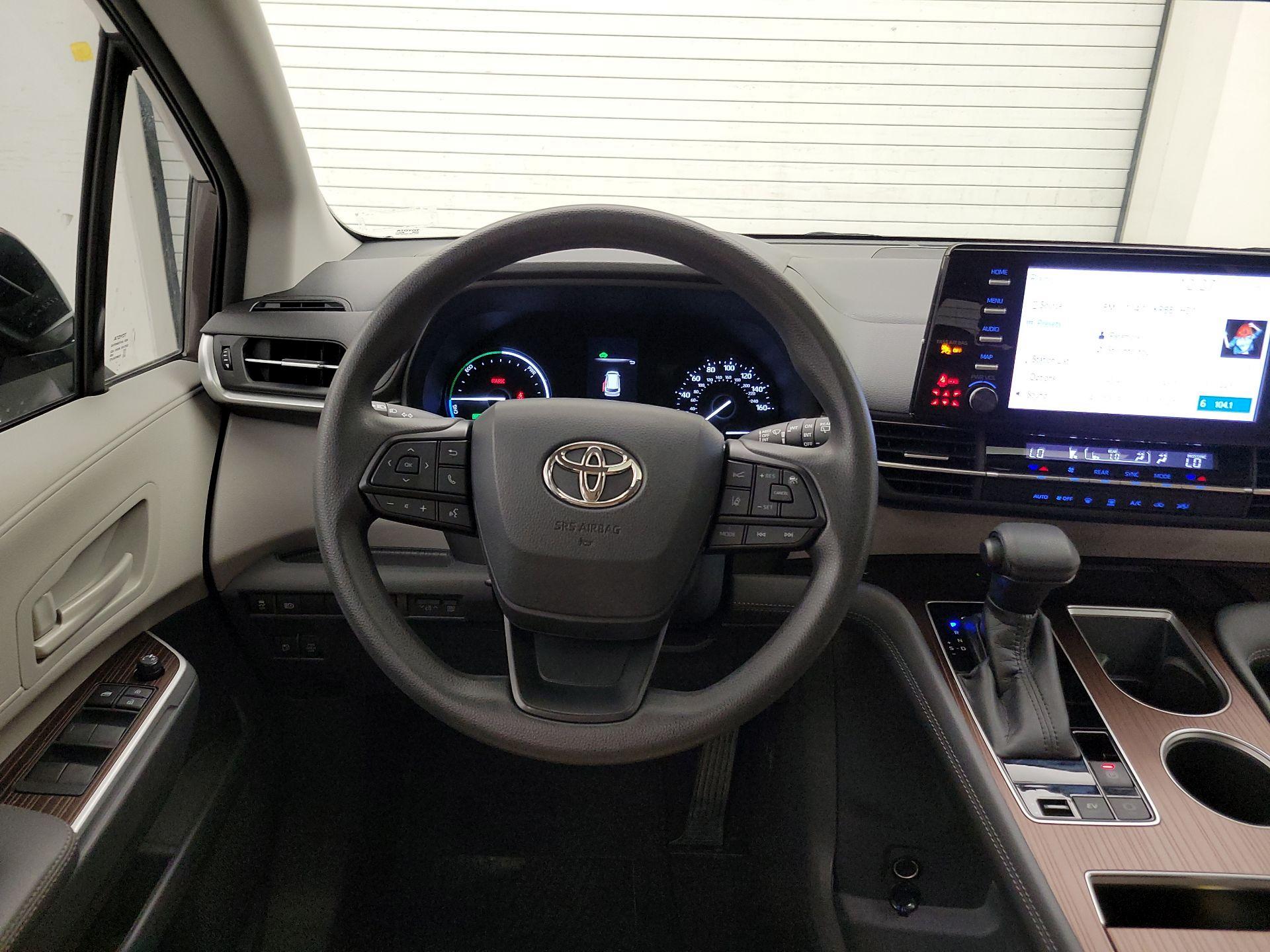 Thumbnail: 2022 Toyota Sienna - 10