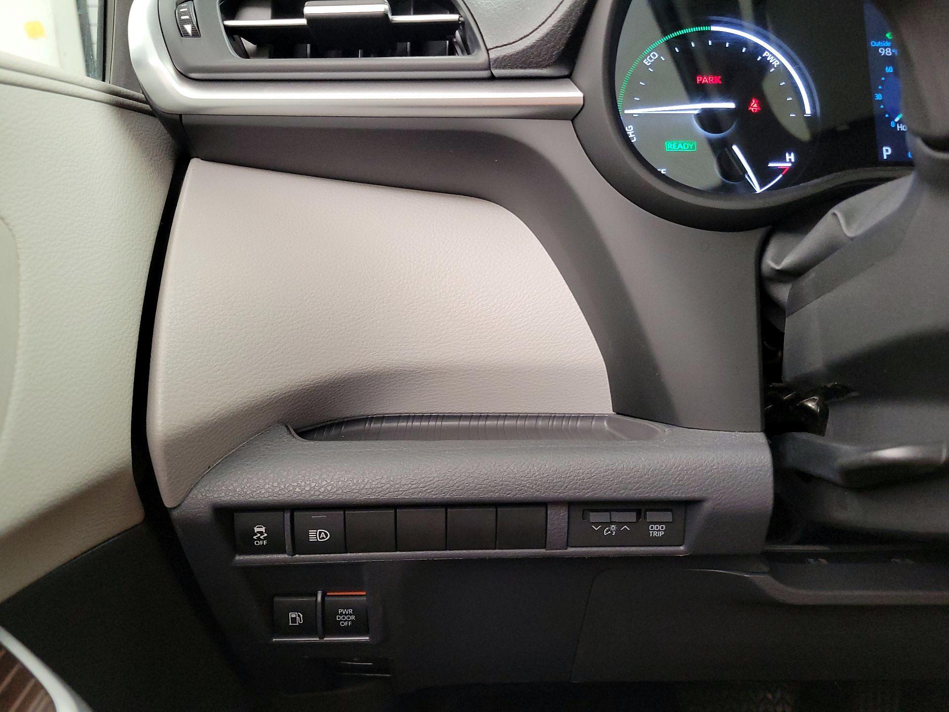 Thumbnail: 2022 Toyota Sienna - 13