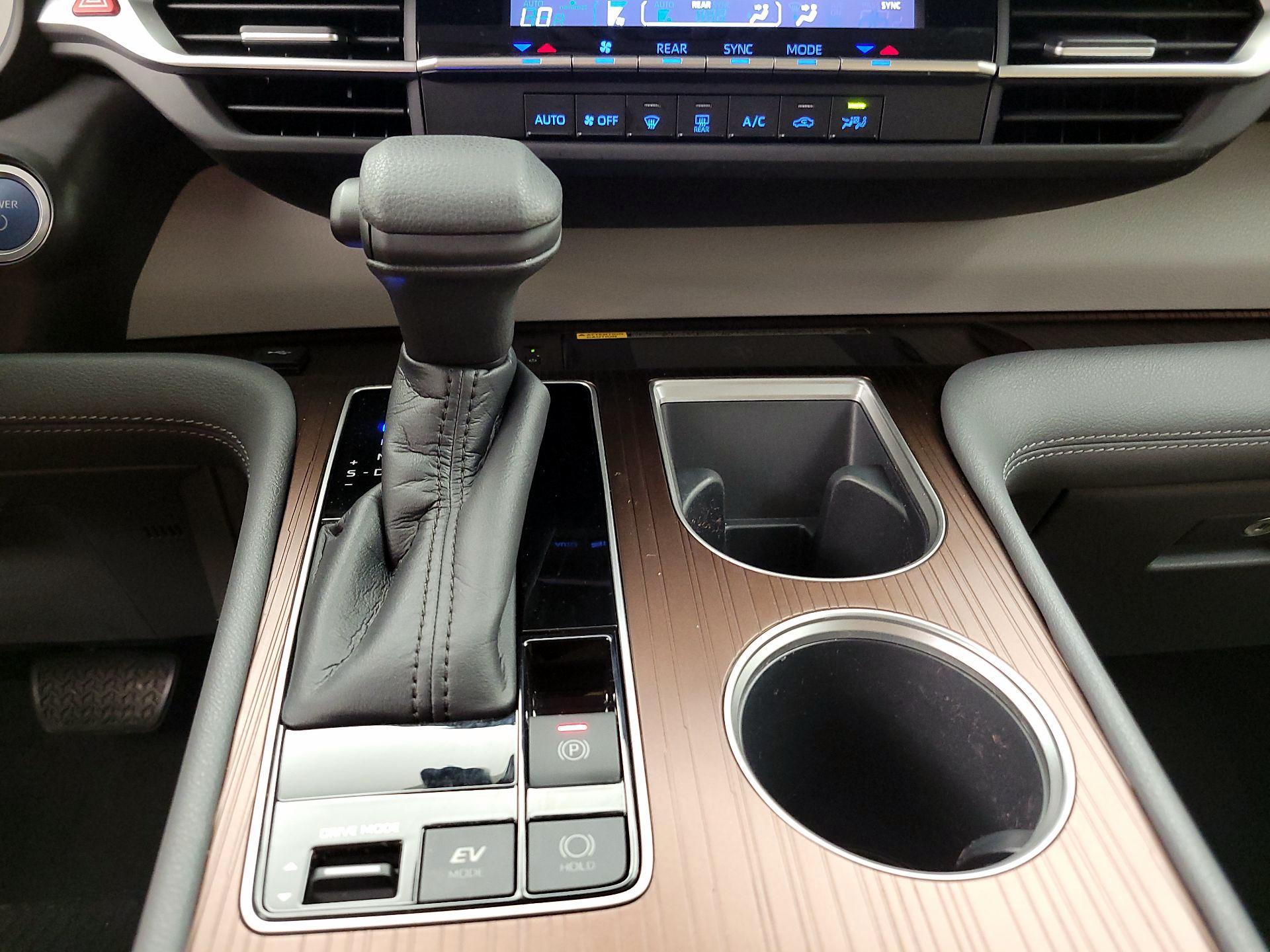 Thumbnail: 2022 Toyota Sienna - 17