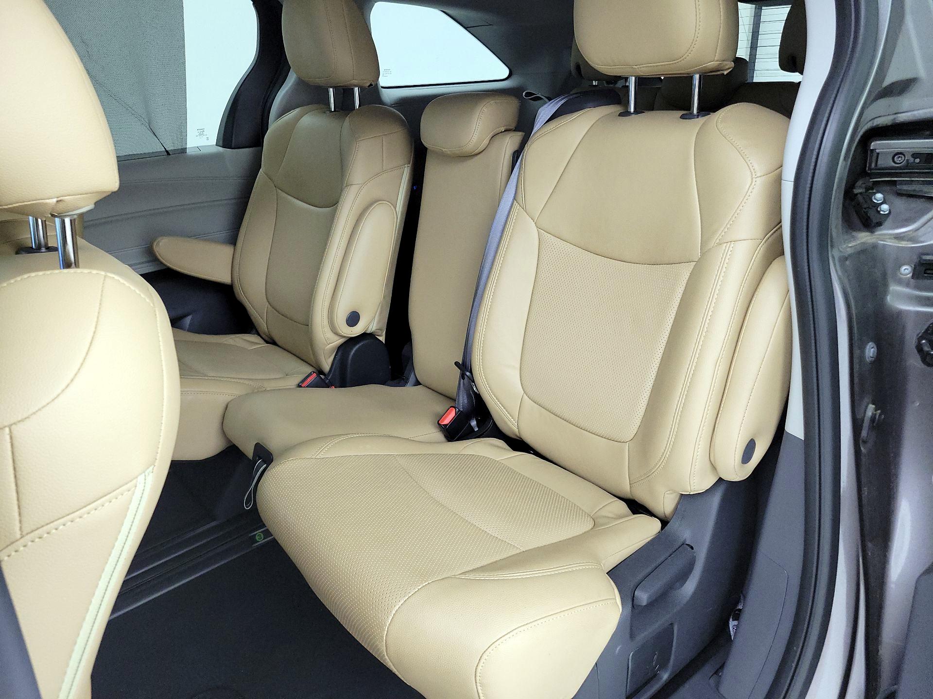 Thumbnail: 2022 Toyota Sienna - 20