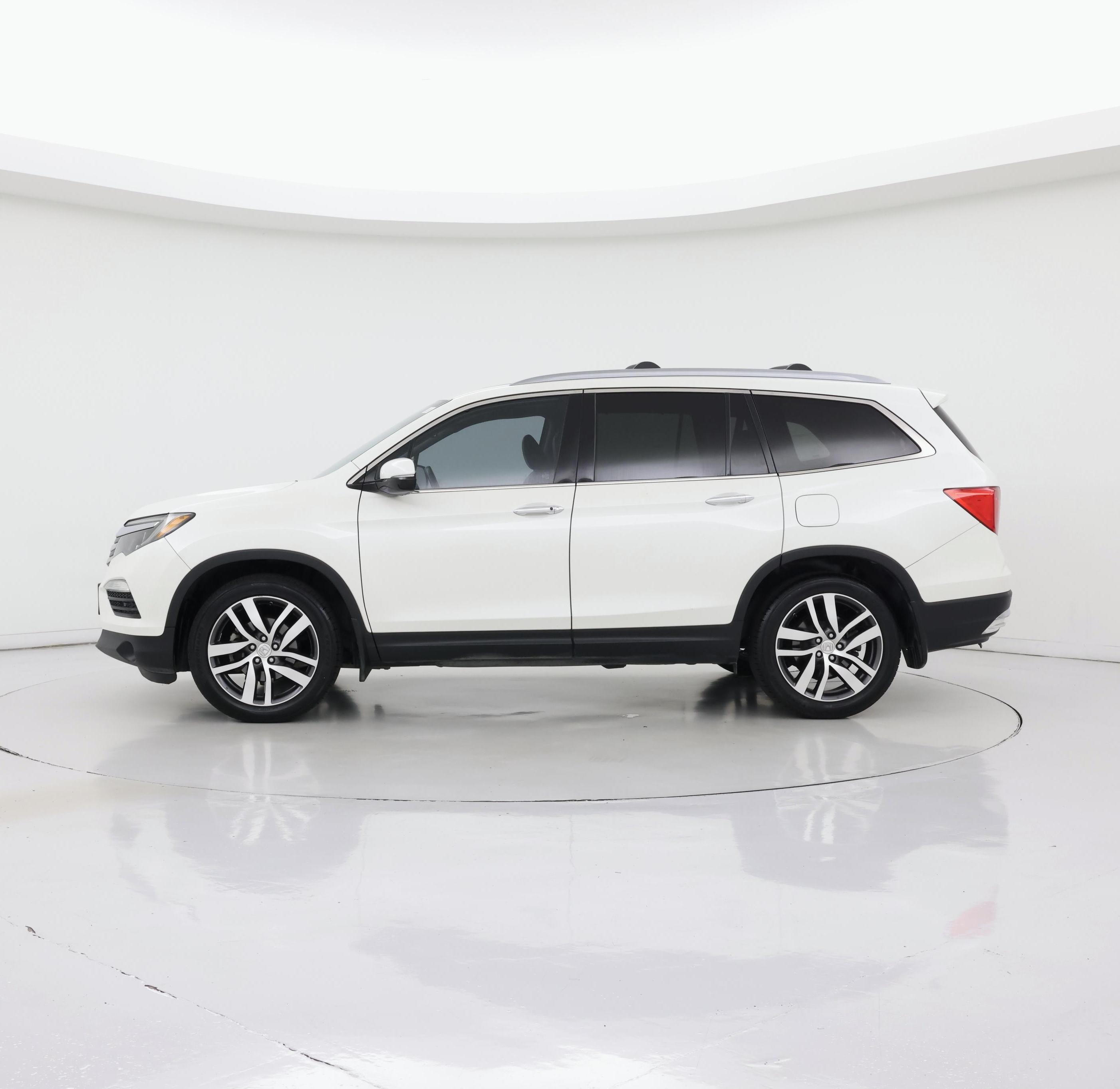 Thumbnail: 2017 Honda Pilot - 3