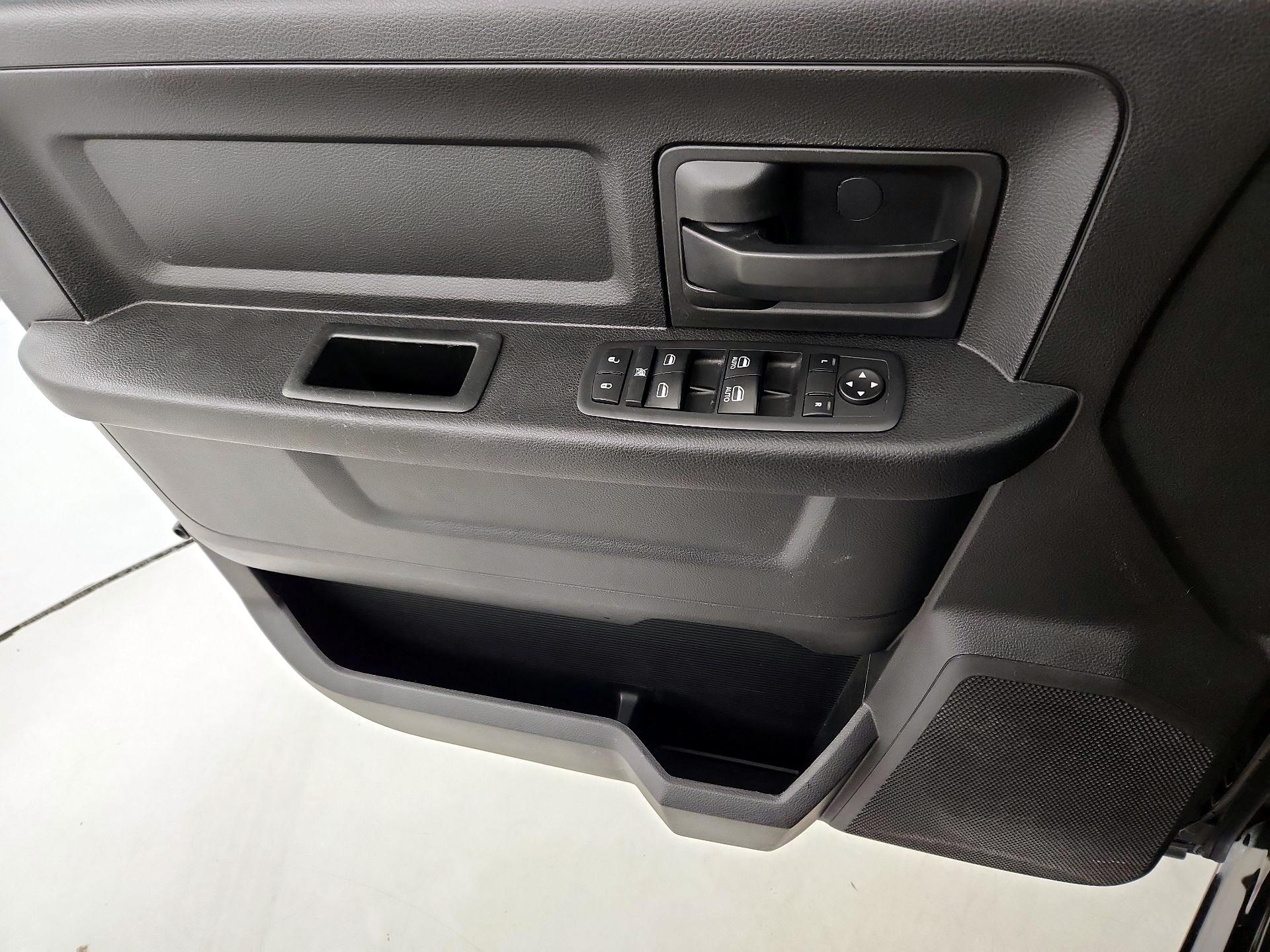Thumbnail: 2019 RAM 1500 Classic - 12