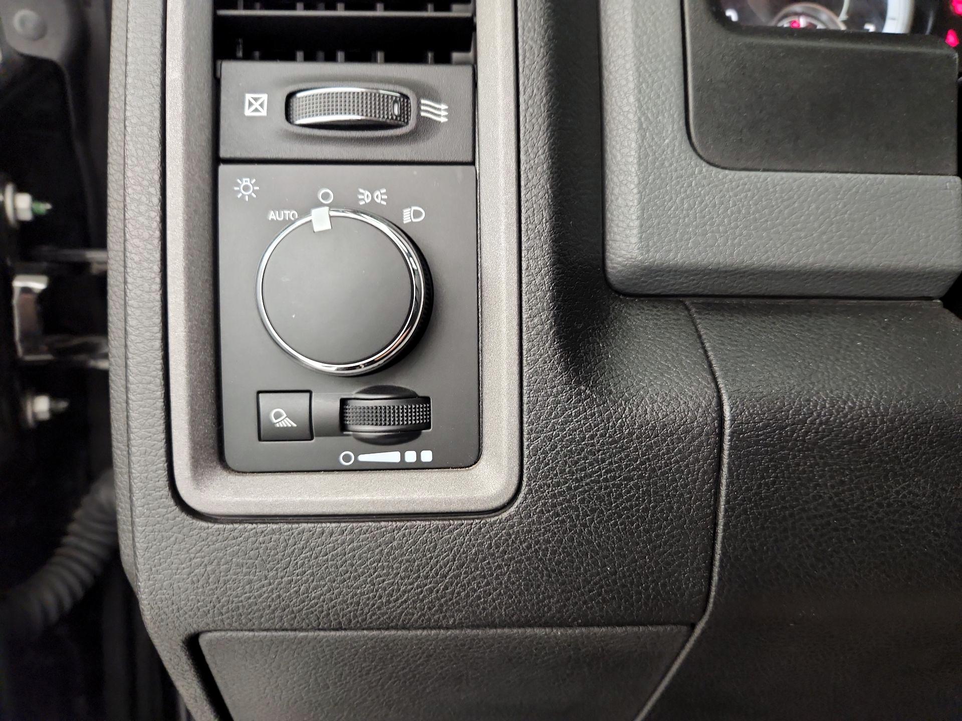 Thumbnail: 2019 RAM 1500 Classic - 13