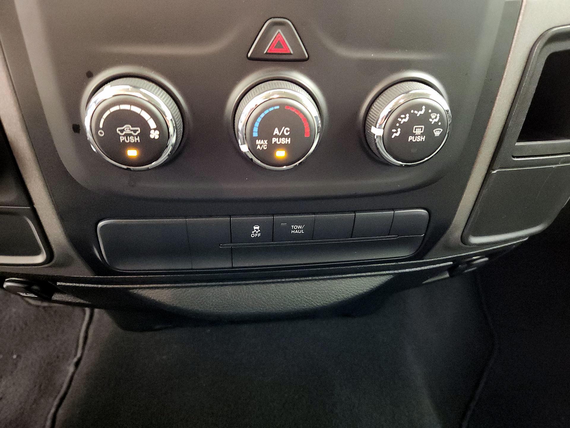 Thumbnail: 2019 RAM 1500 Classic - 16