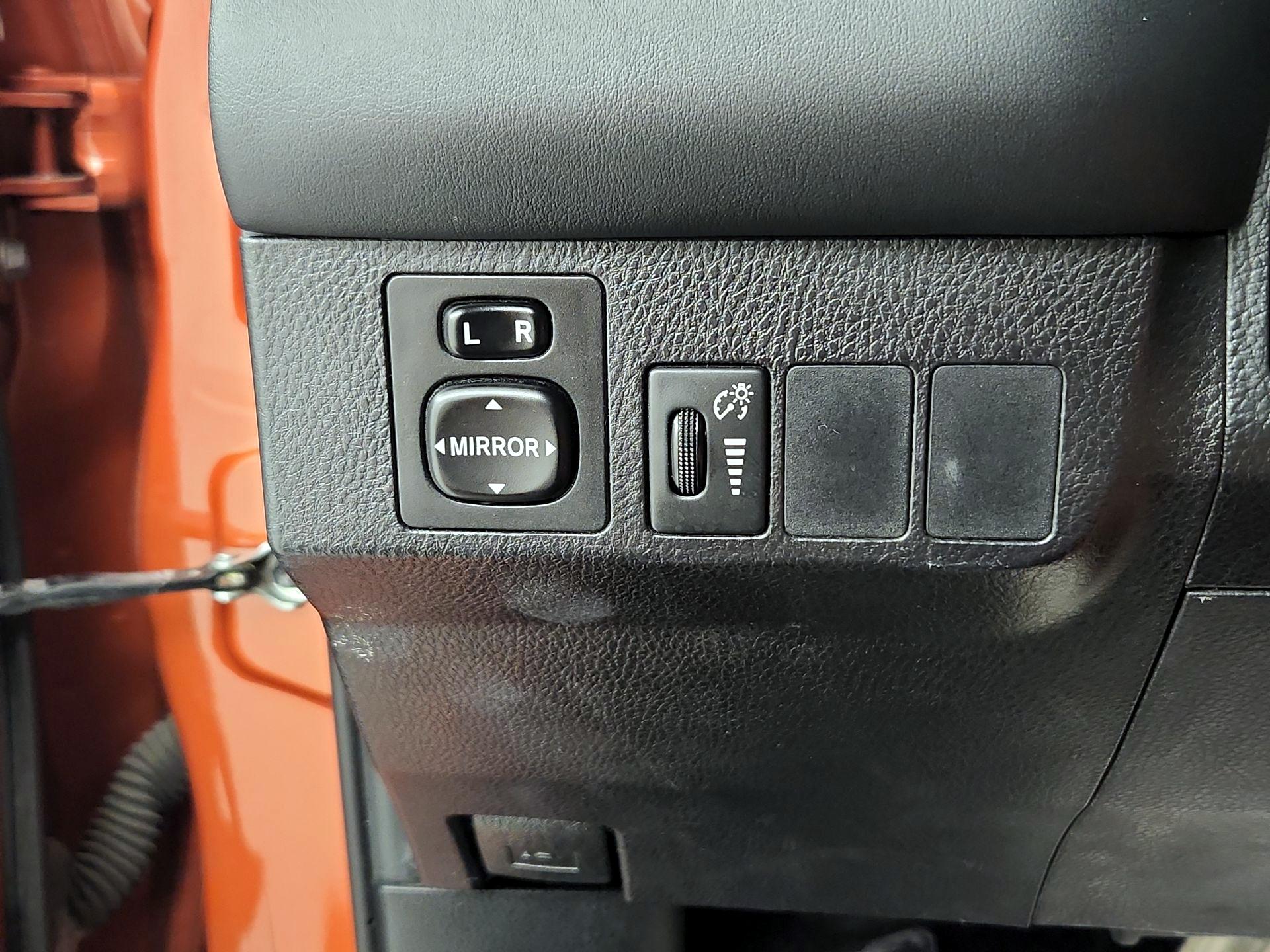 Thumbnail: 2016 Toyota RAV4 - 13