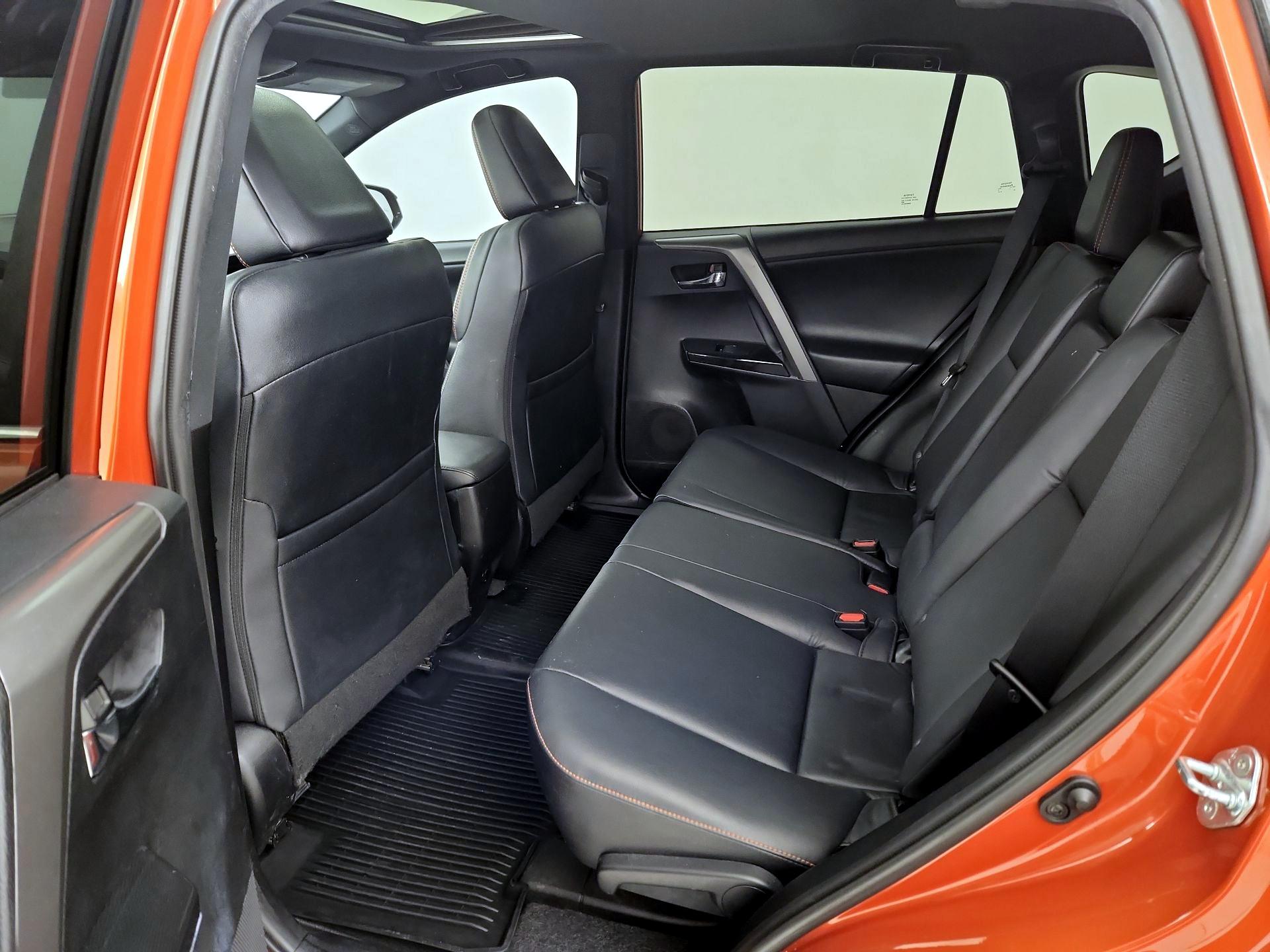 Thumbnail: 2016 Toyota RAV4 - 20