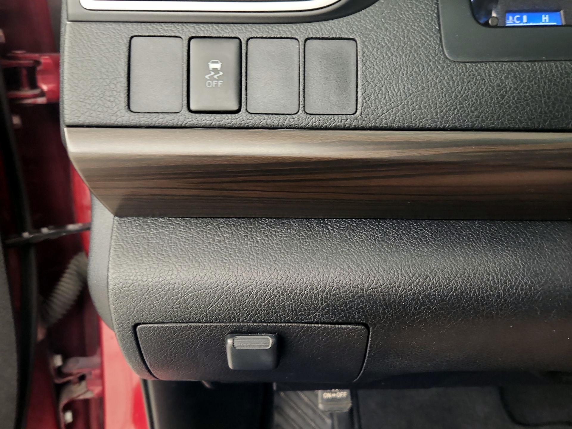 Thumbnail: 2015 Toyota Camry - 13