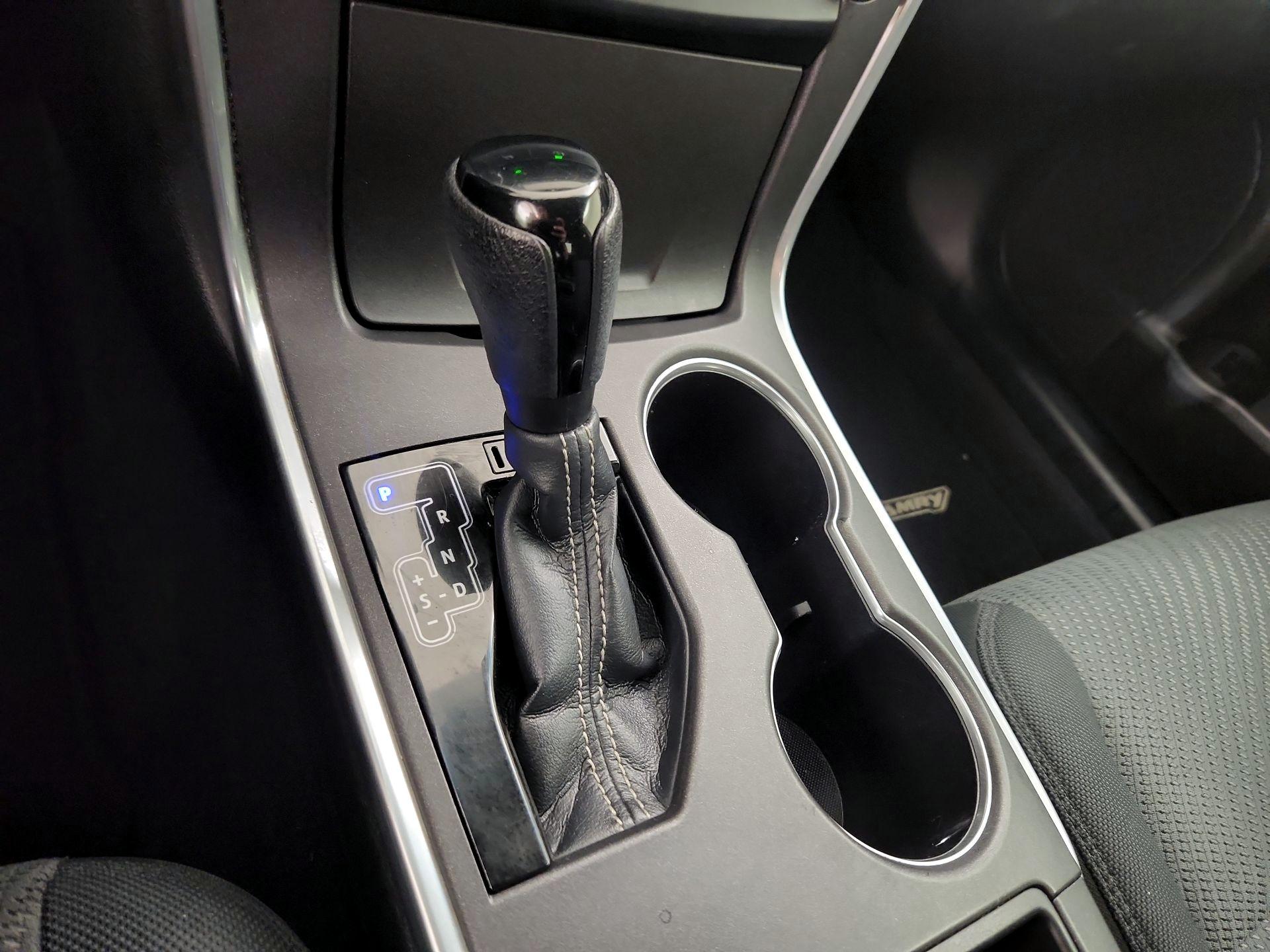 Thumbnail: 2015 Toyota Camry - 17