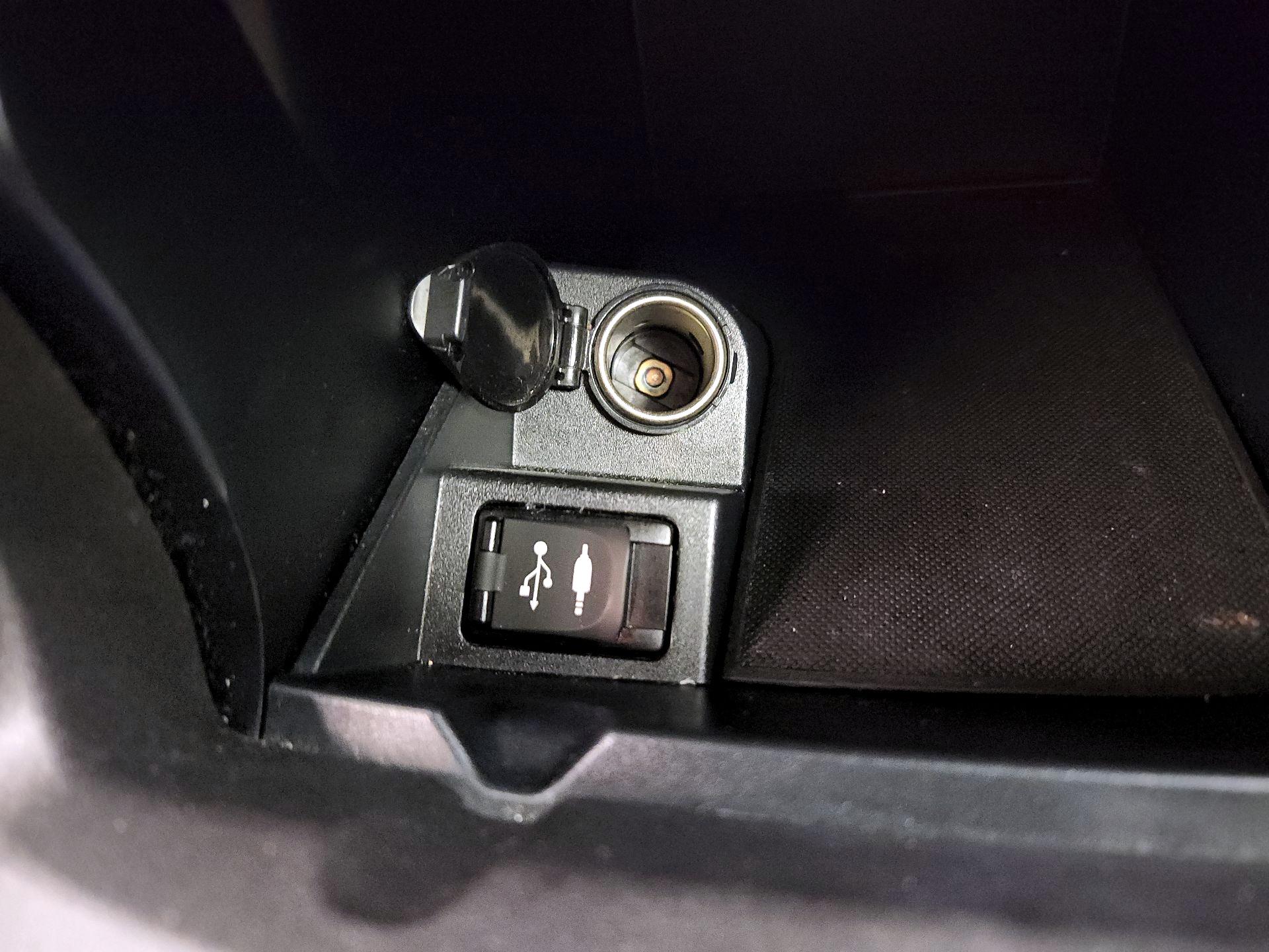 Thumbnail: 2015 Toyota Camry - 18