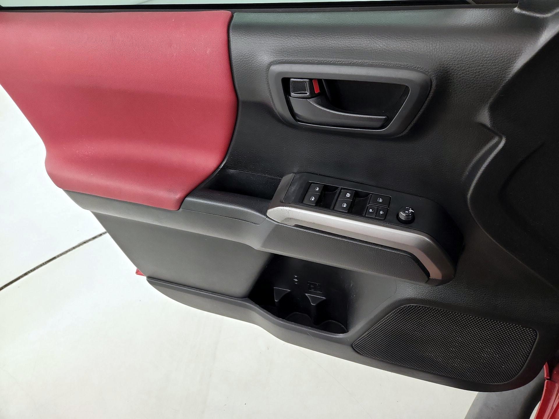 Thumbnail: 2019 Toyota Tacoma - 12