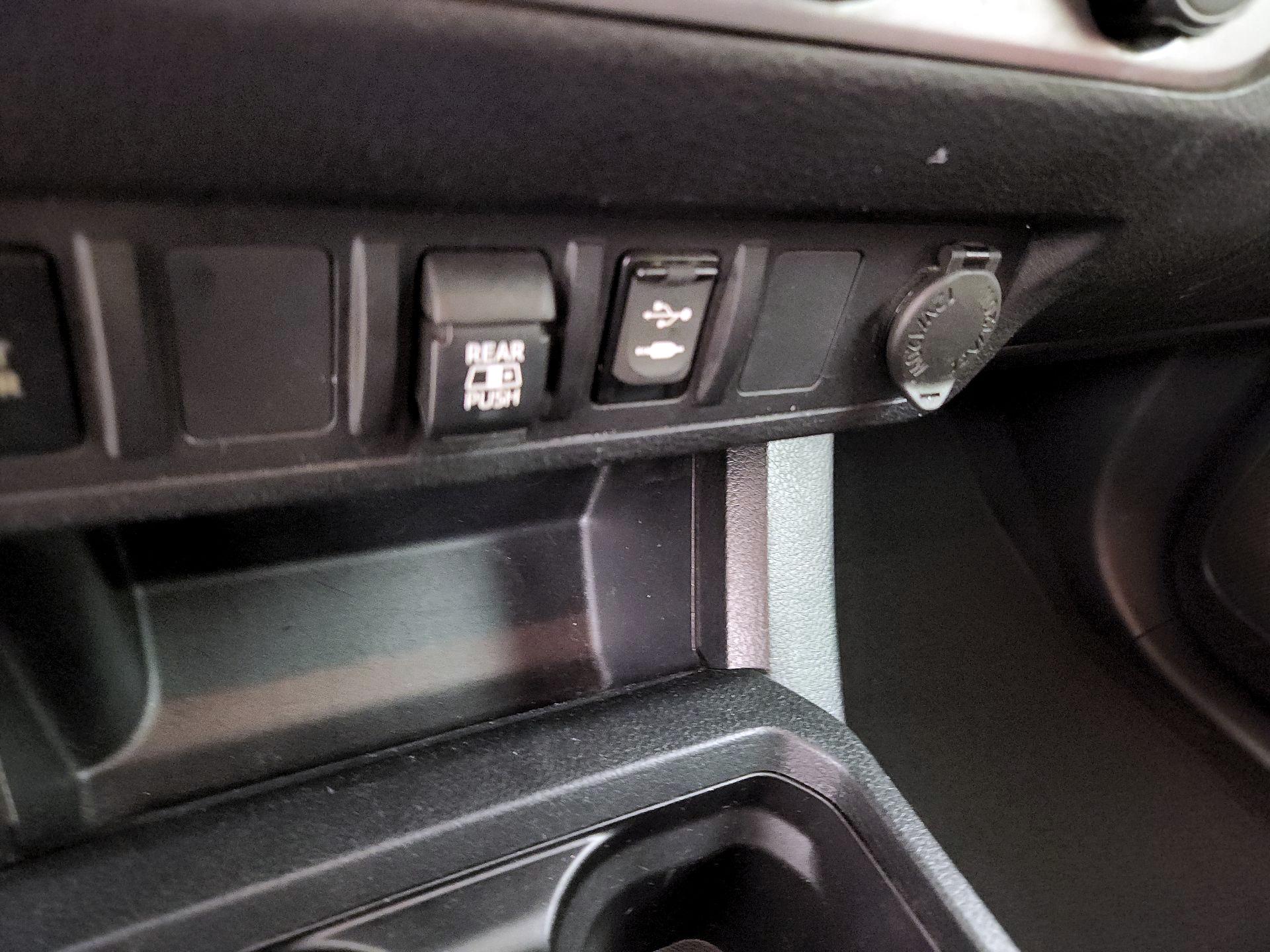 Thumbnail: 2019 Toyota Tacoma - 18