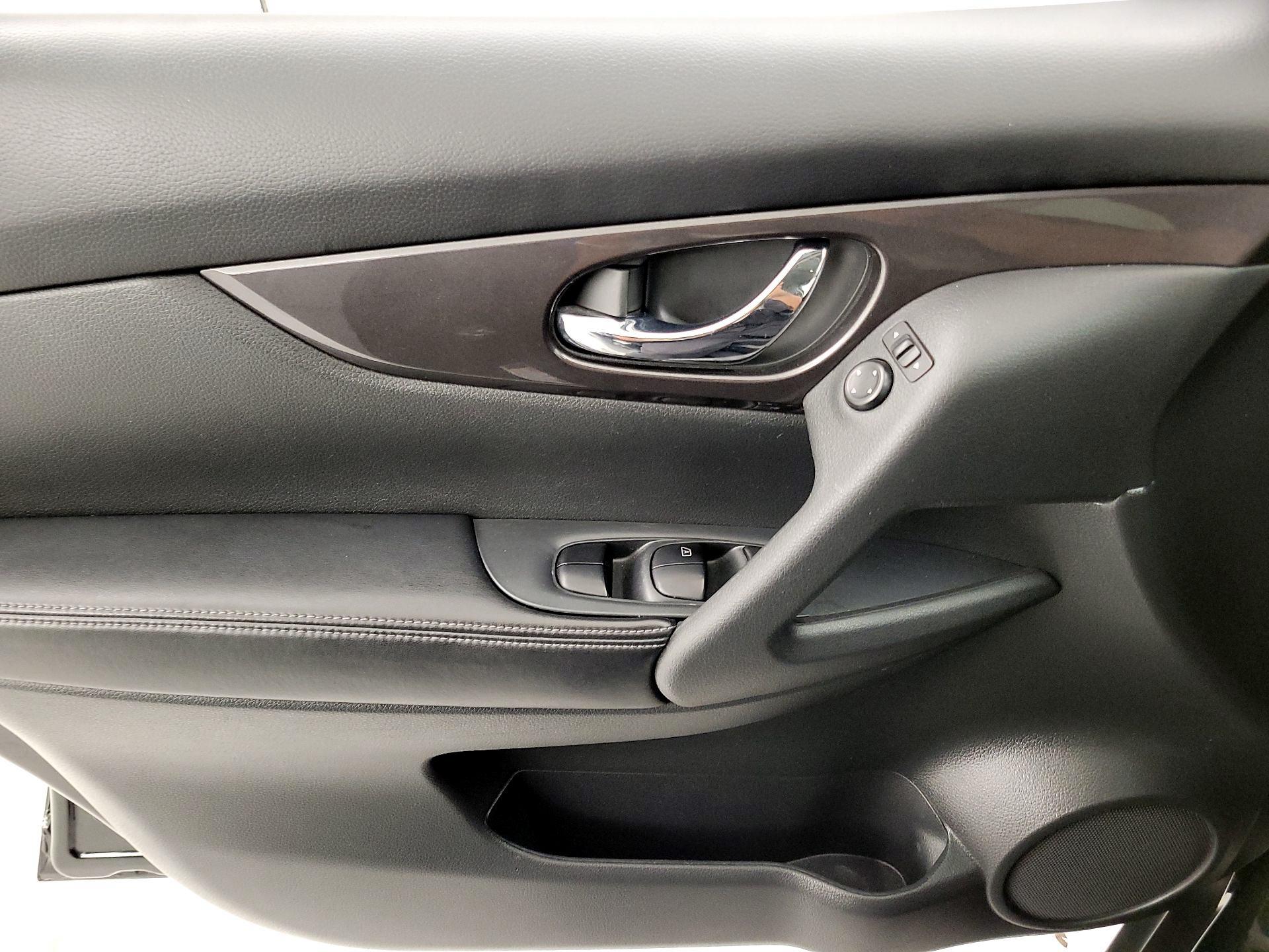 Thumbnail: 2019 Nissan Rogue - 12