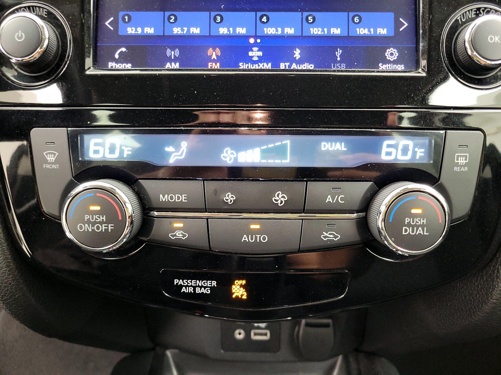 Thumbnail: 2019 Nissan Rogue - 16