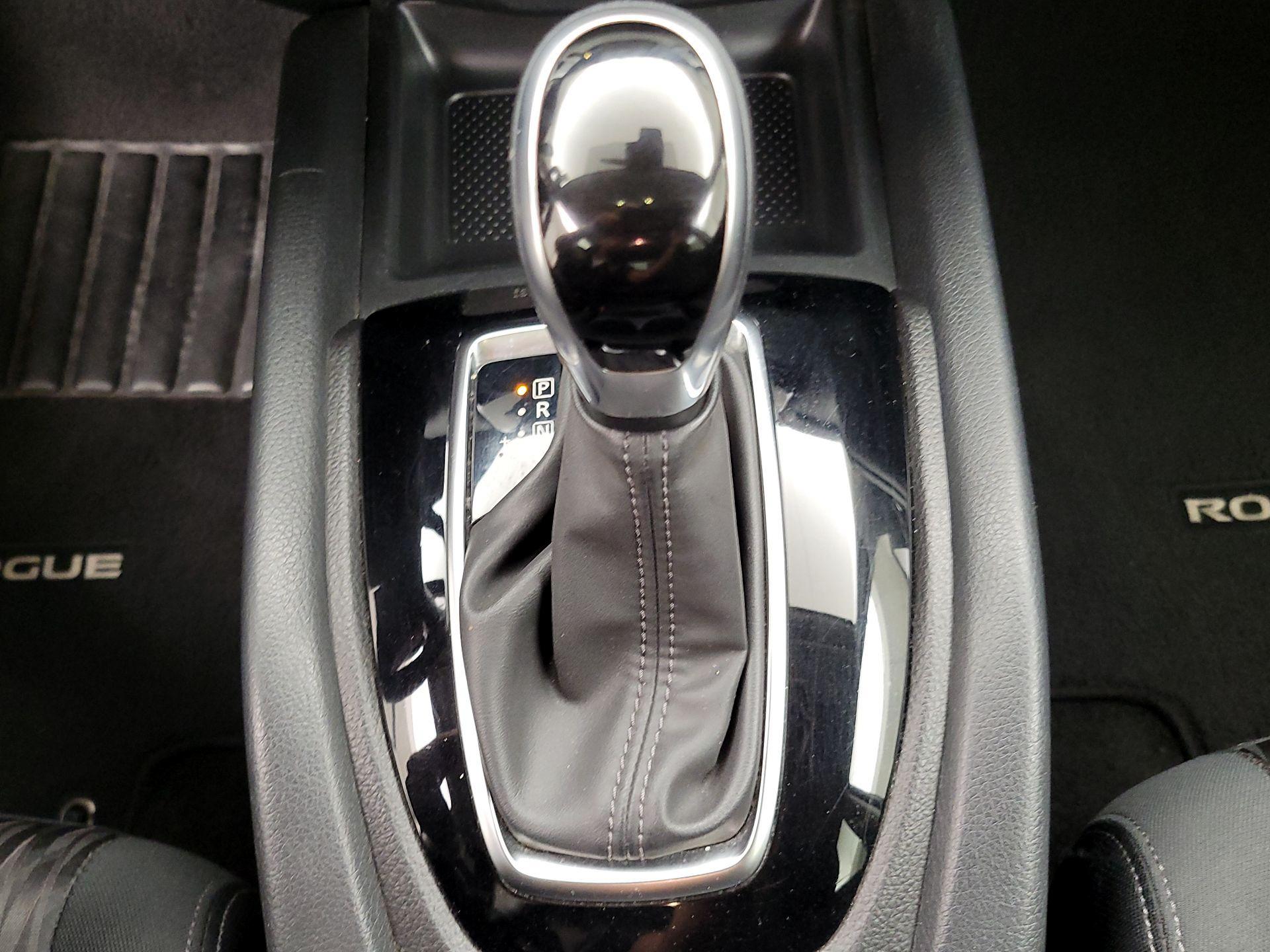 Thumbnail: 2019 Nissan Rogue - 17