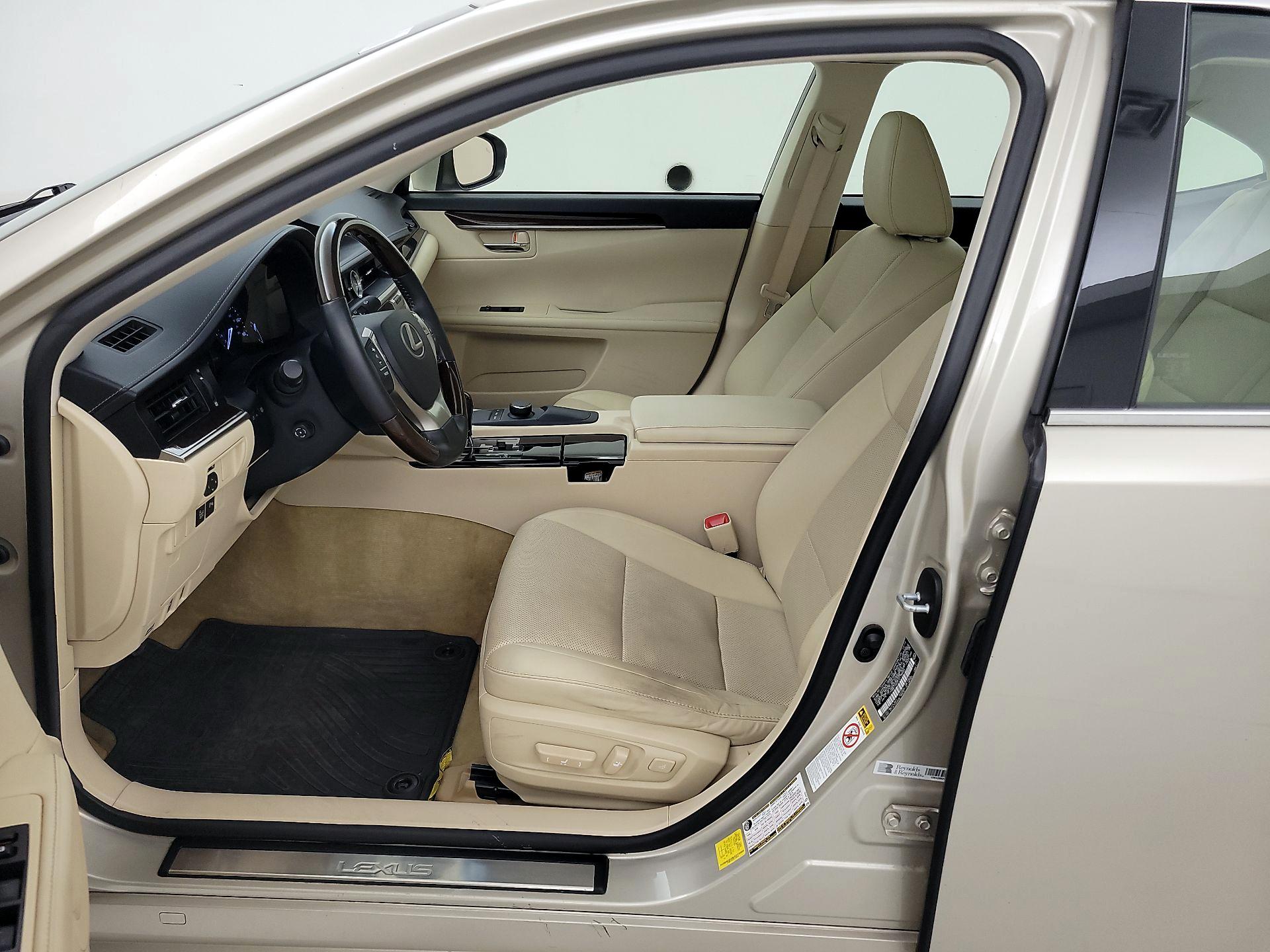 Thumbnail: 2015 Lexus ES - 11