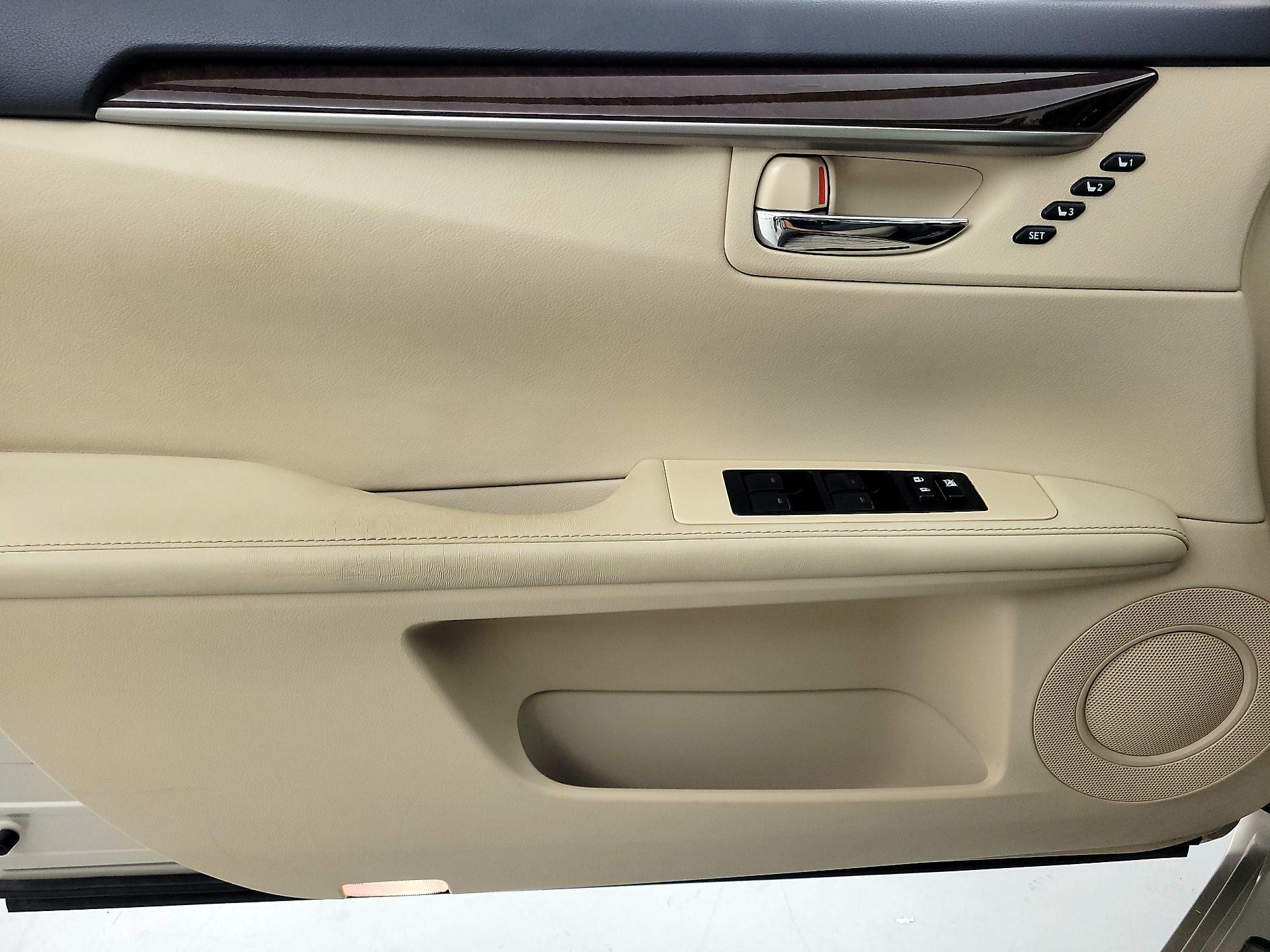 Thumbnail: 2015 Lexus ES - 12