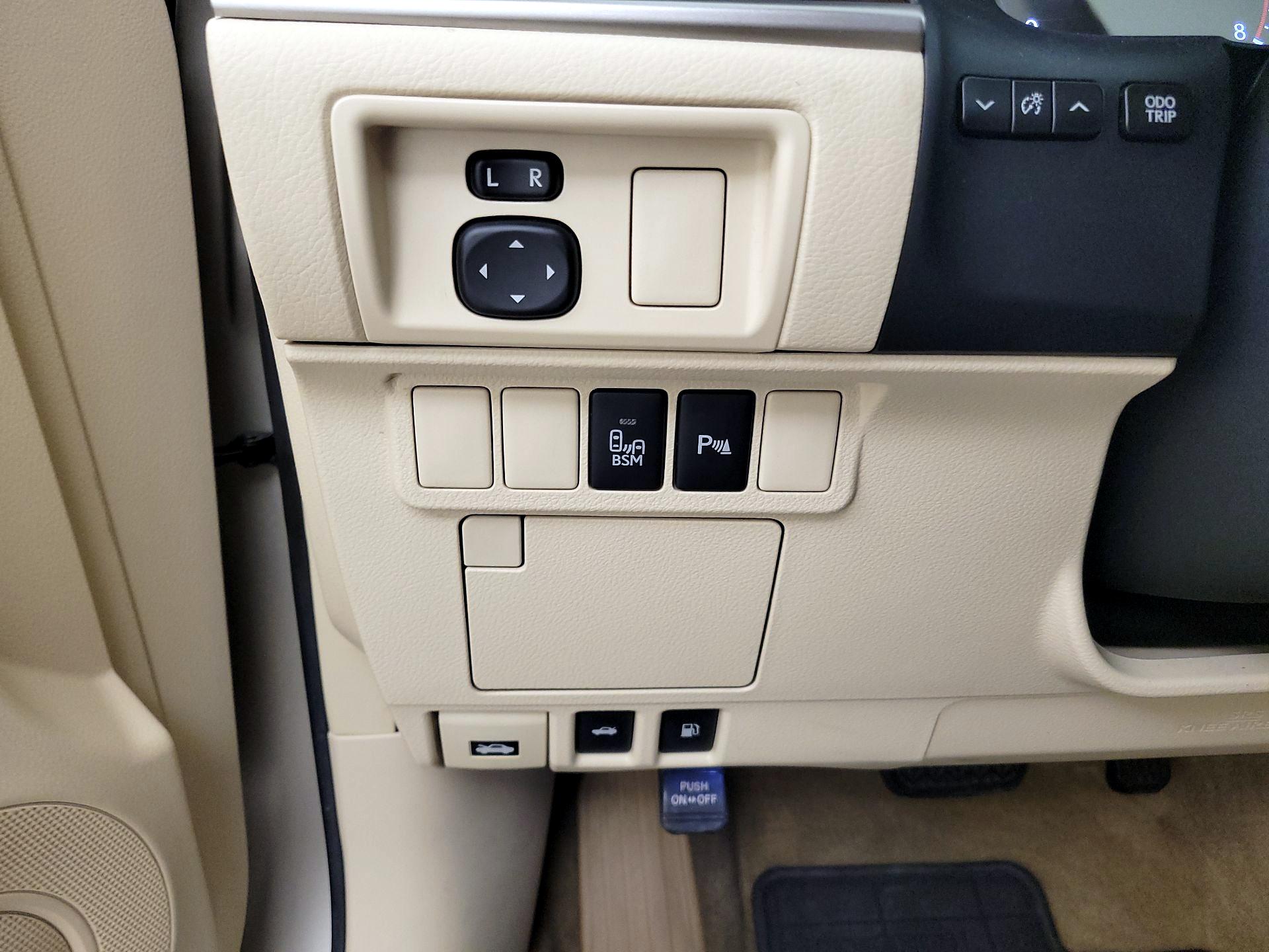 Thumbnail: 2015 Lexus ES - 13
