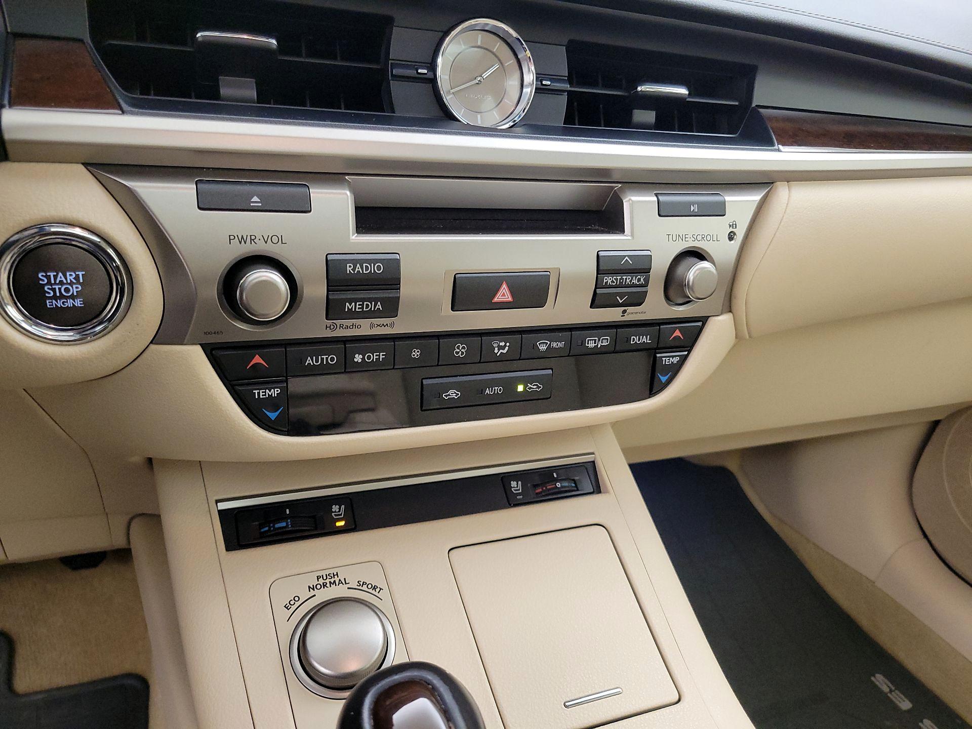 Thumbnail: 2015 Lexus ES - 16
