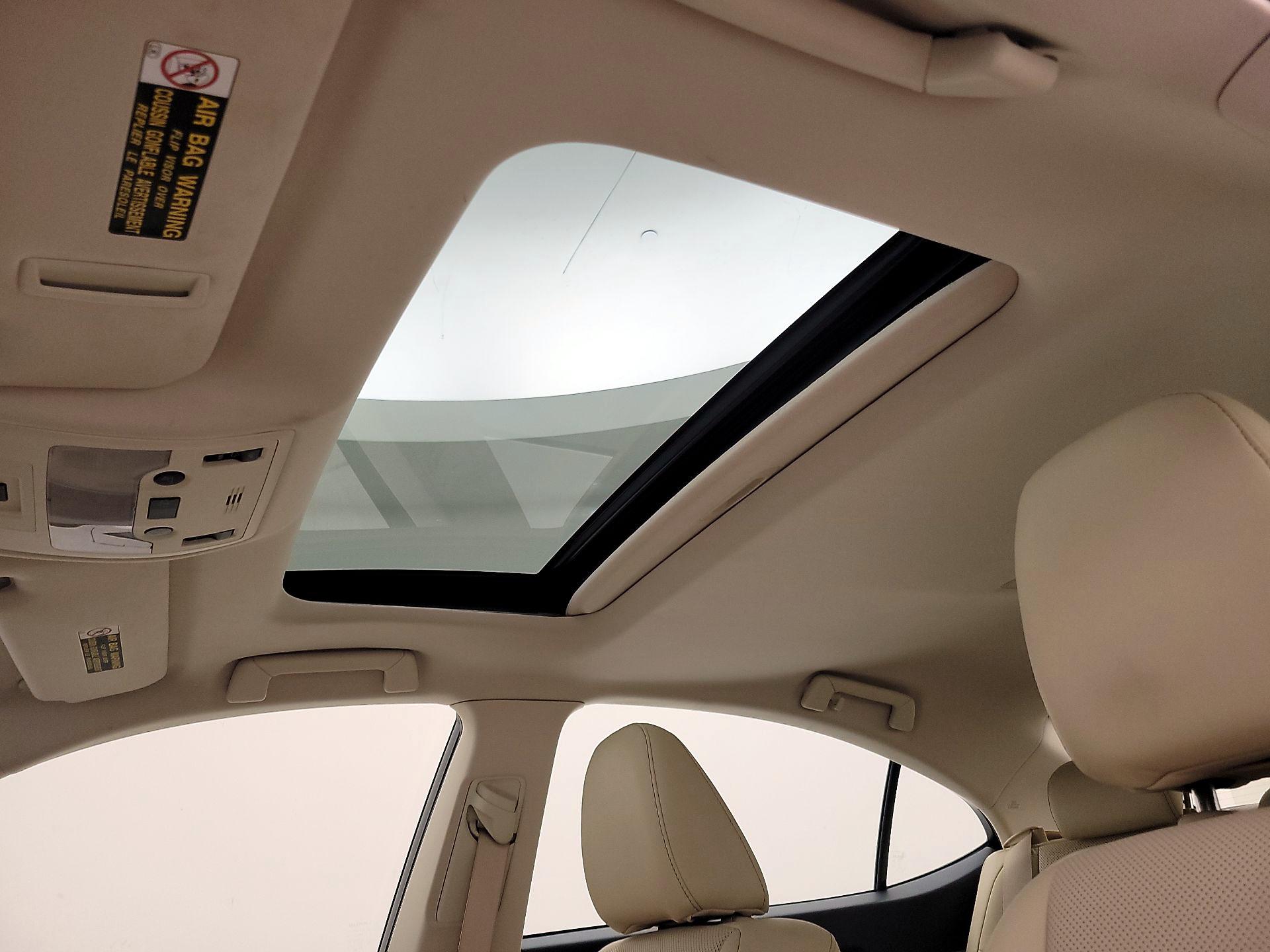 Thumbnail: 2015 Lexus ES - 19