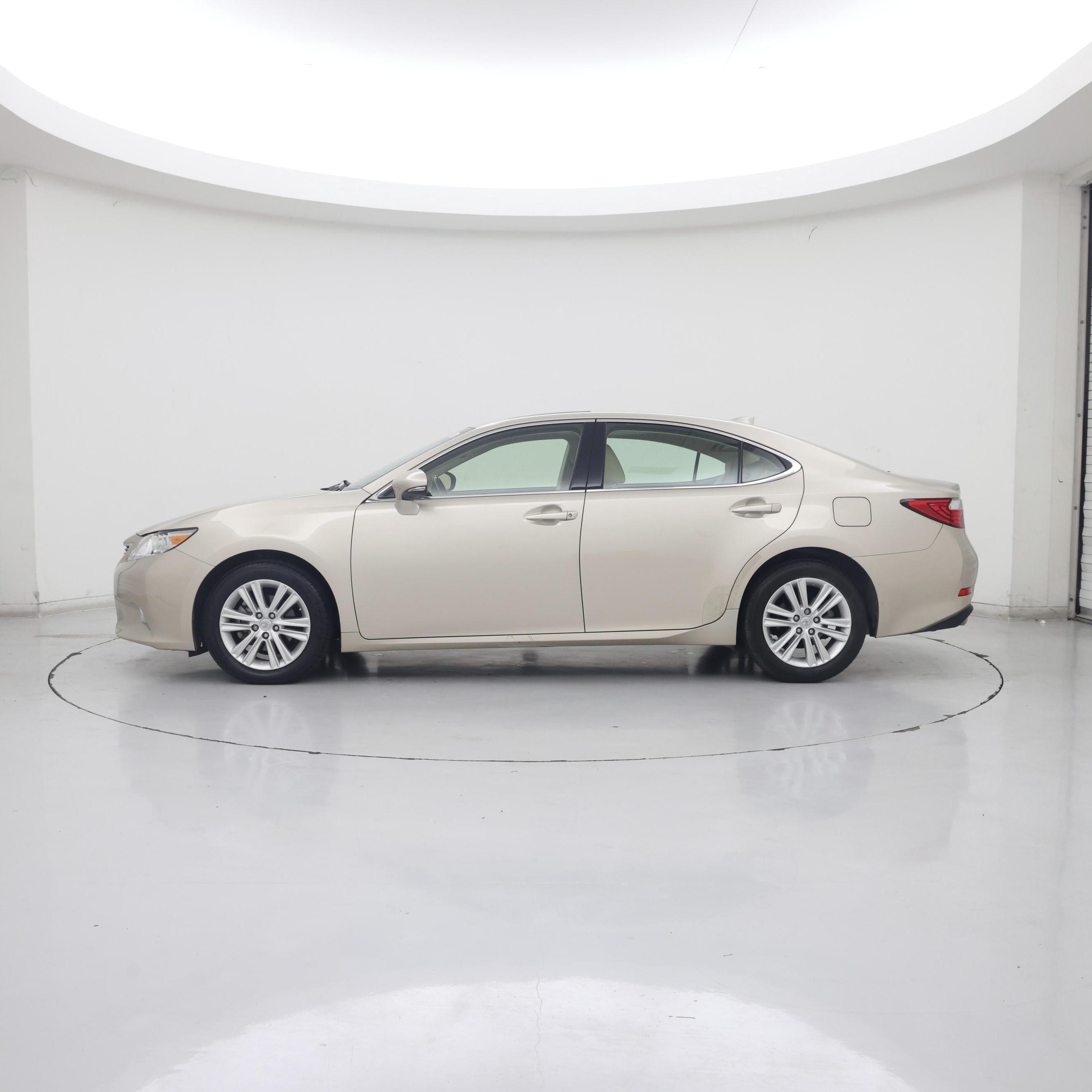 Thumbnail: 2015 Lexus ES - 3