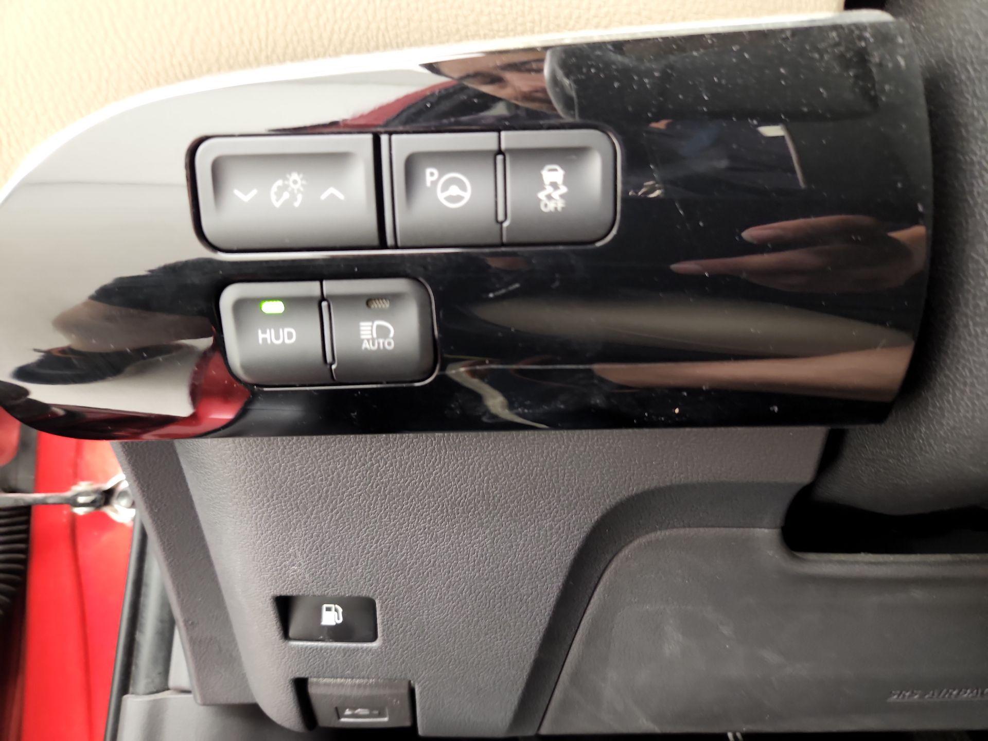 Thumbnail: 2018 Toyota Prius - 13