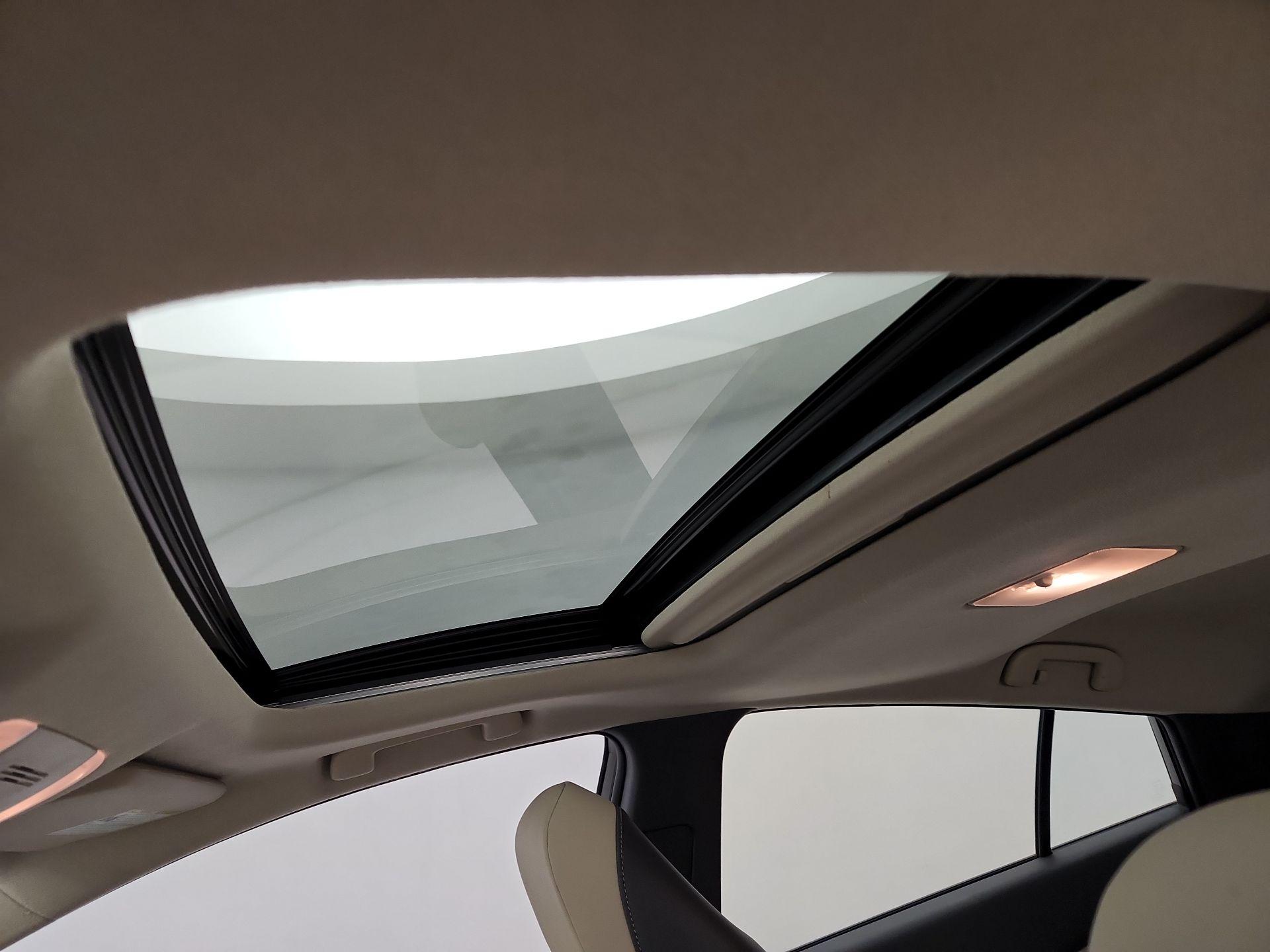 Thumbnail: 2018 Toyota Prius - 20