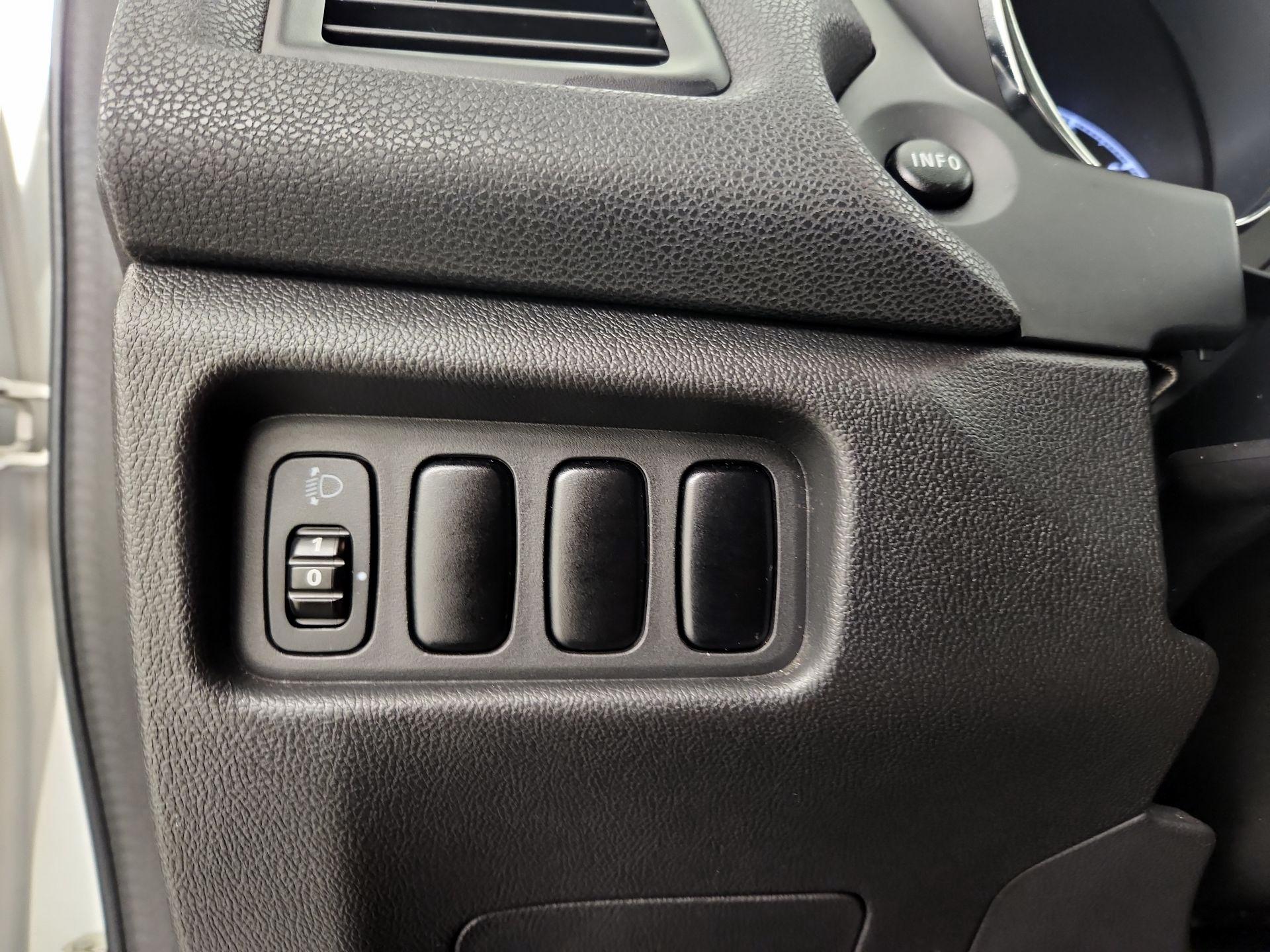 Thumbnail: 2018 Mitsubishi Outlander Sport - 13