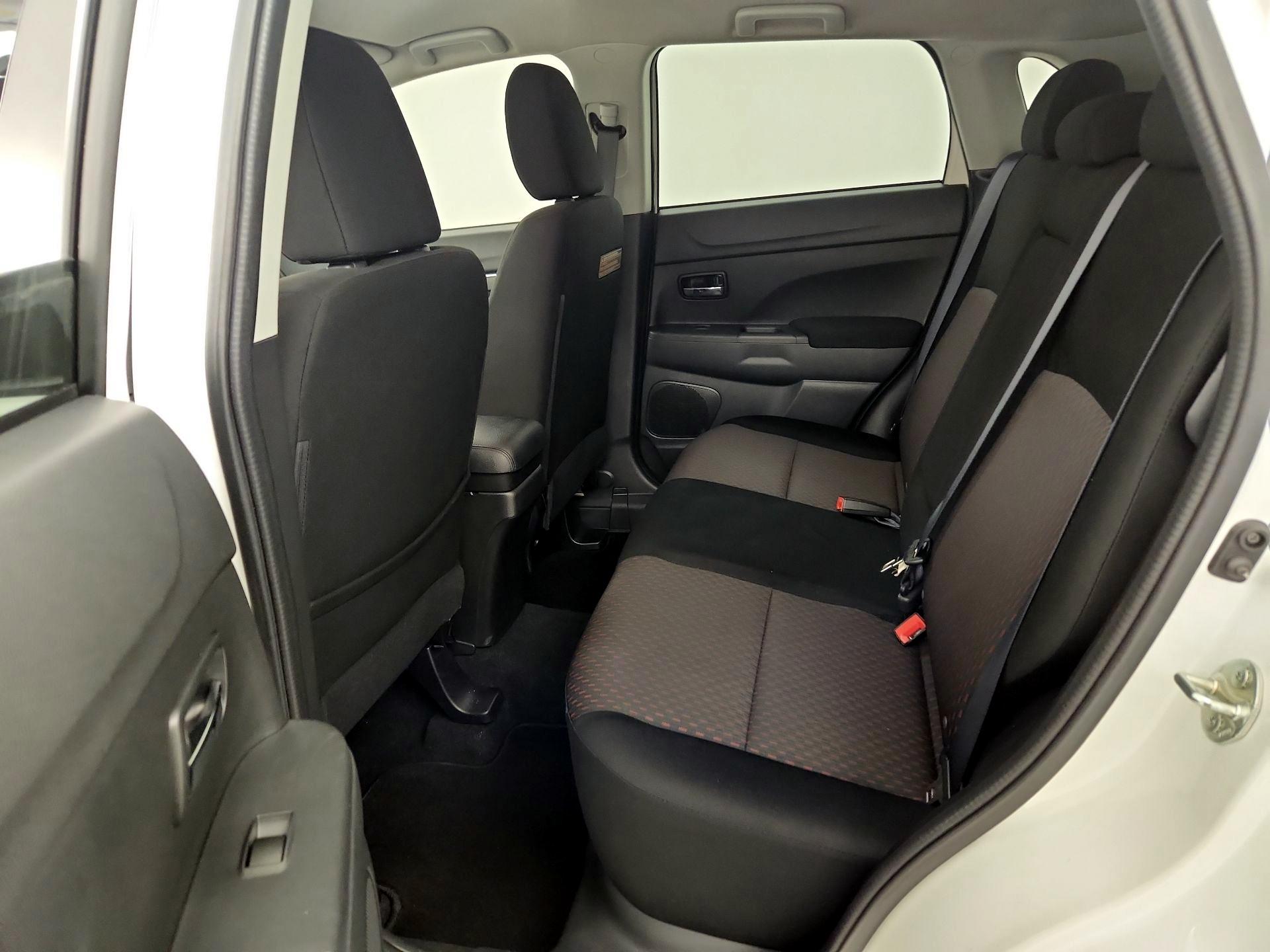 Thumbnail: 2018 Mitsubishi Outlander Sport - 19