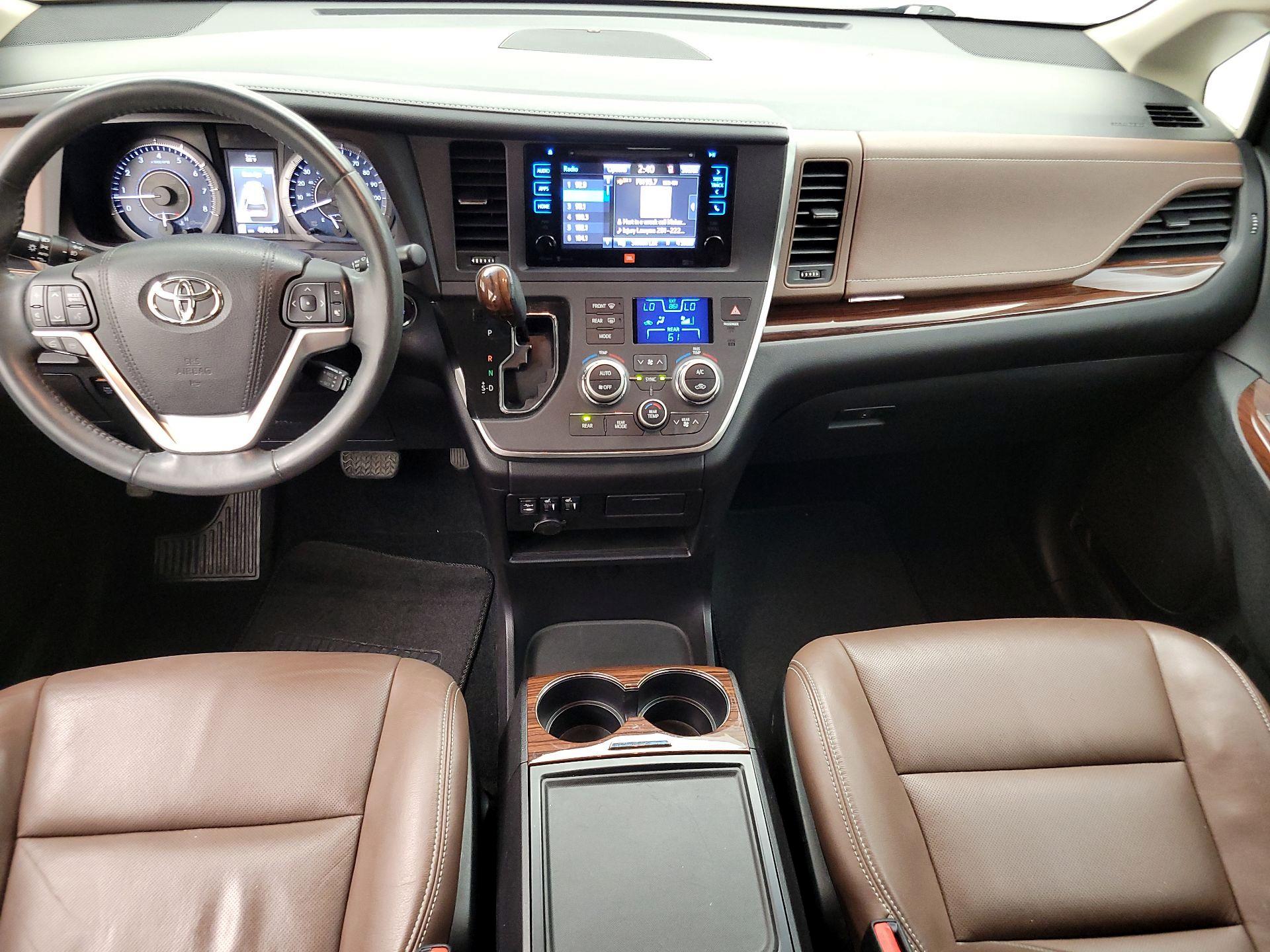 Thumbnail: 2015 Toyota Sienna - 9