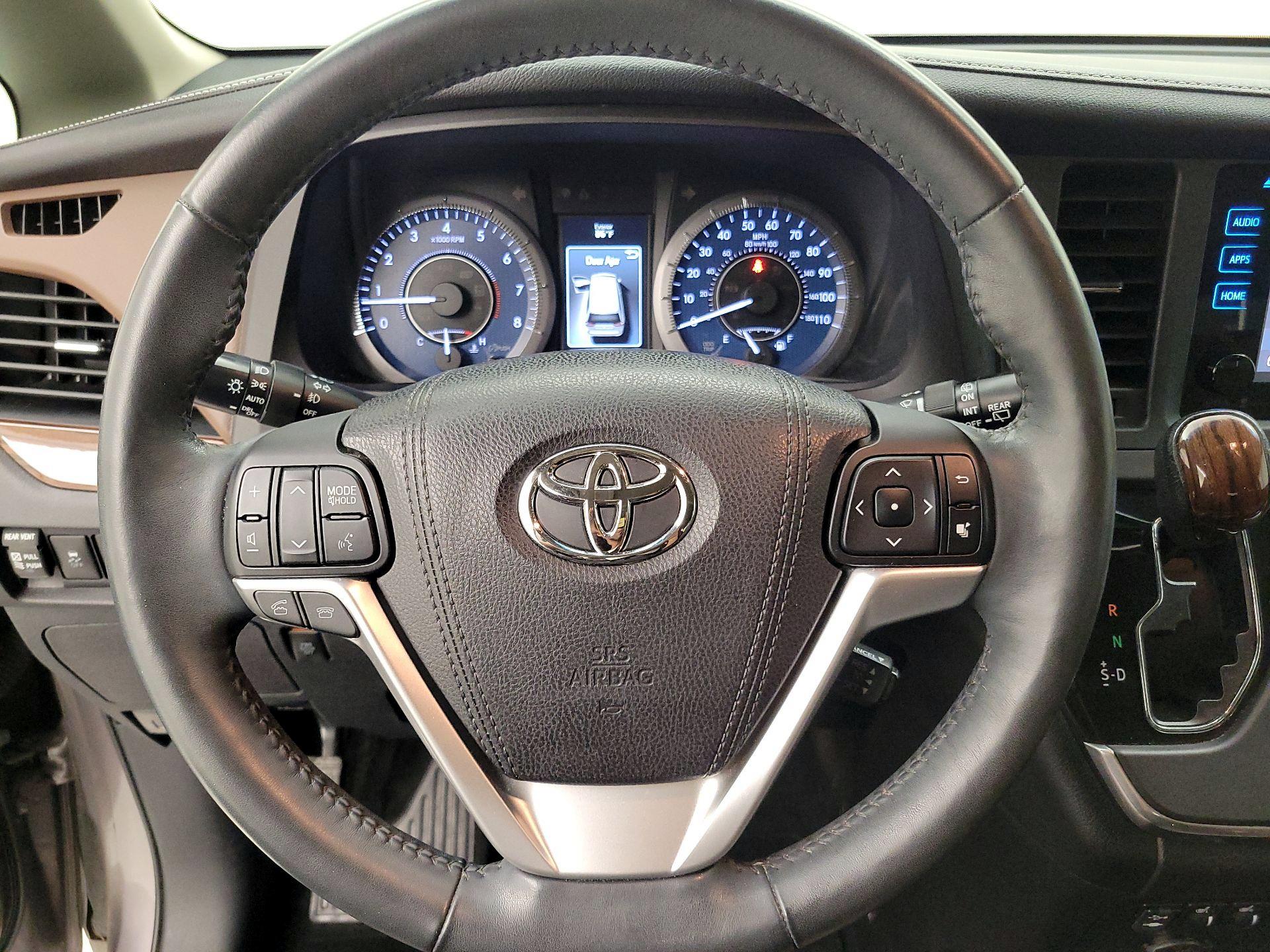 Thumbnail: 2015 Toyota Sienna - 10