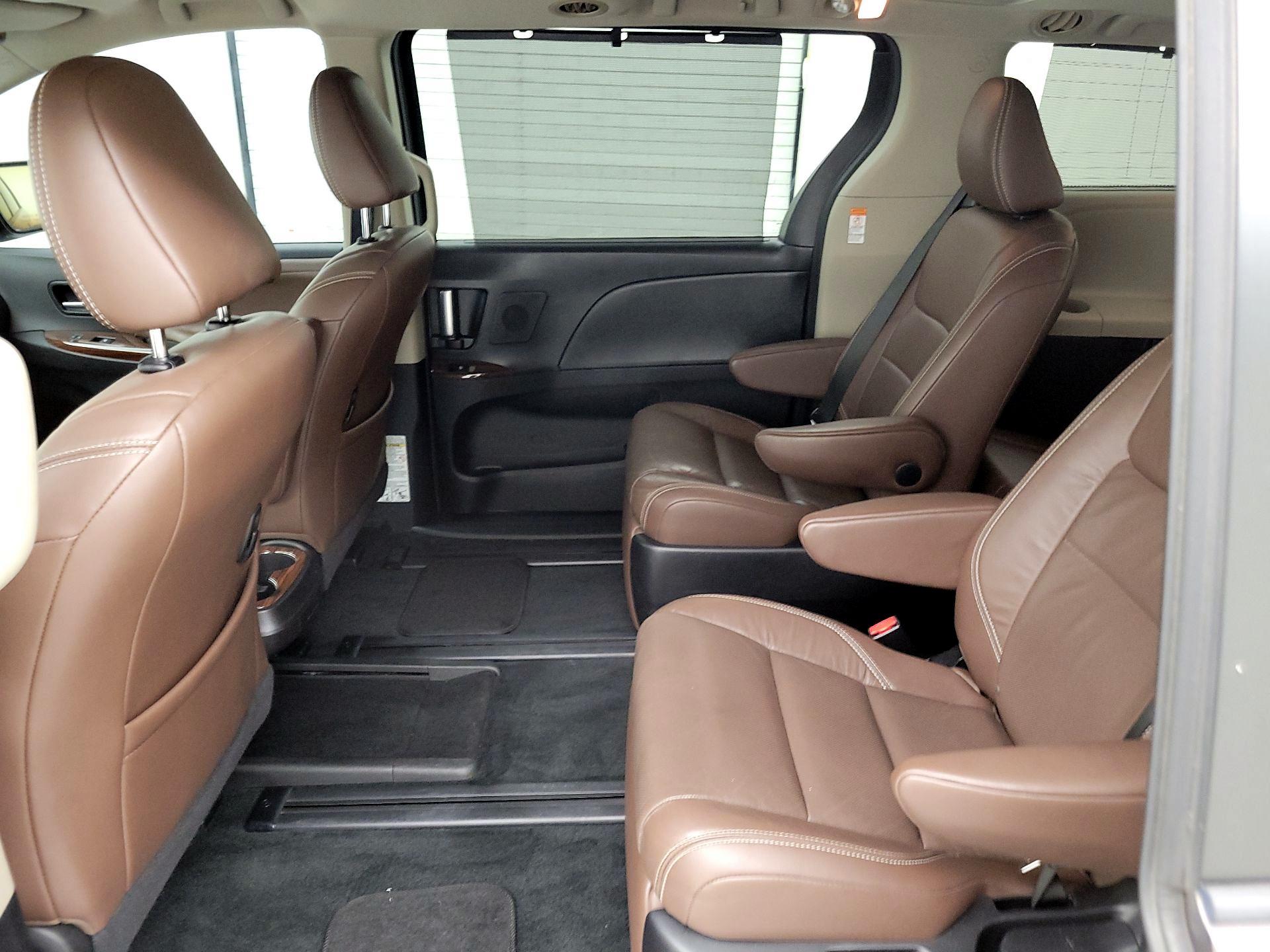 Thumbnail: 2015 Toyota Sienna - 20