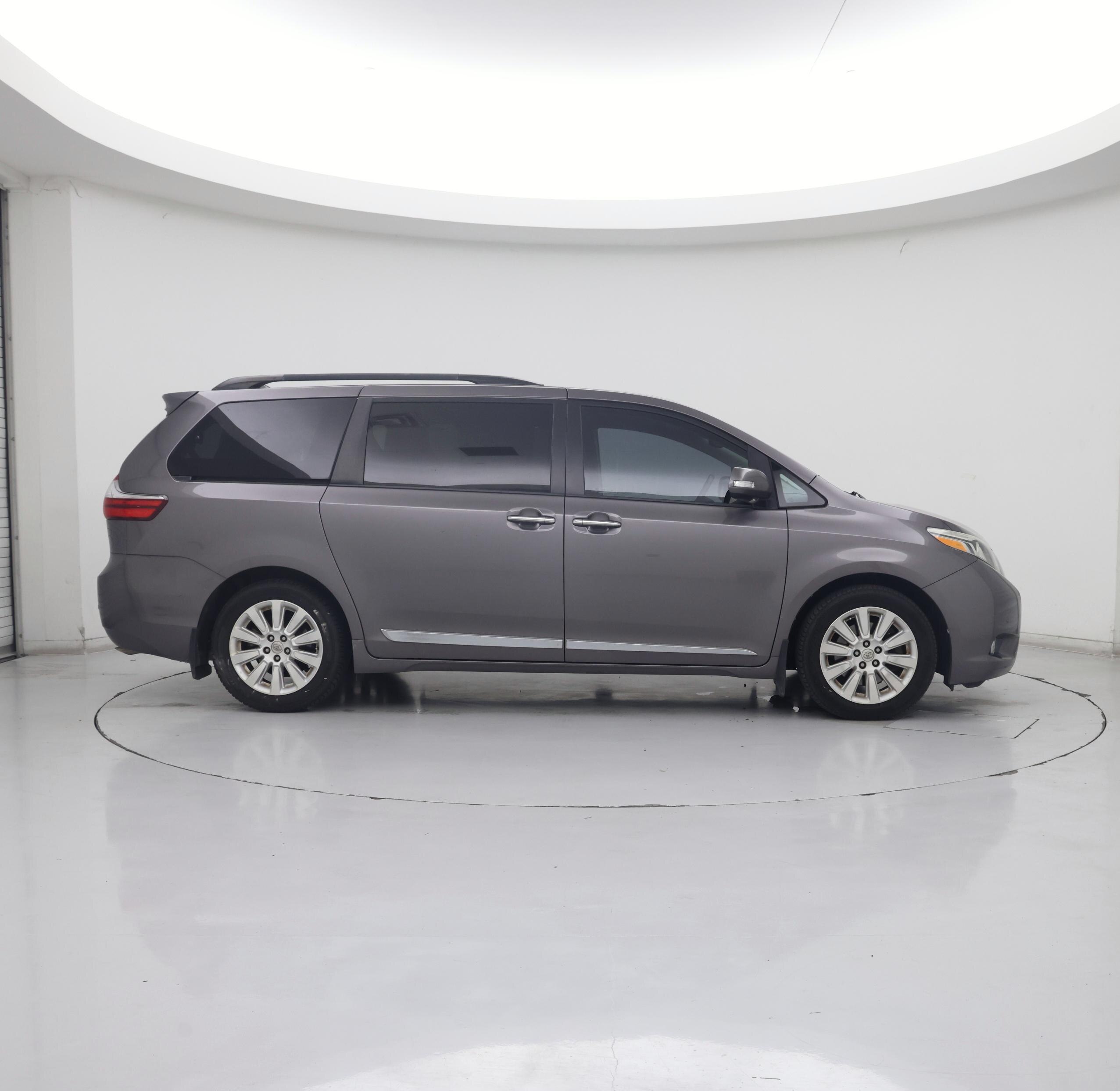 Thumbnail: 2015 Toyota Sienna - 7