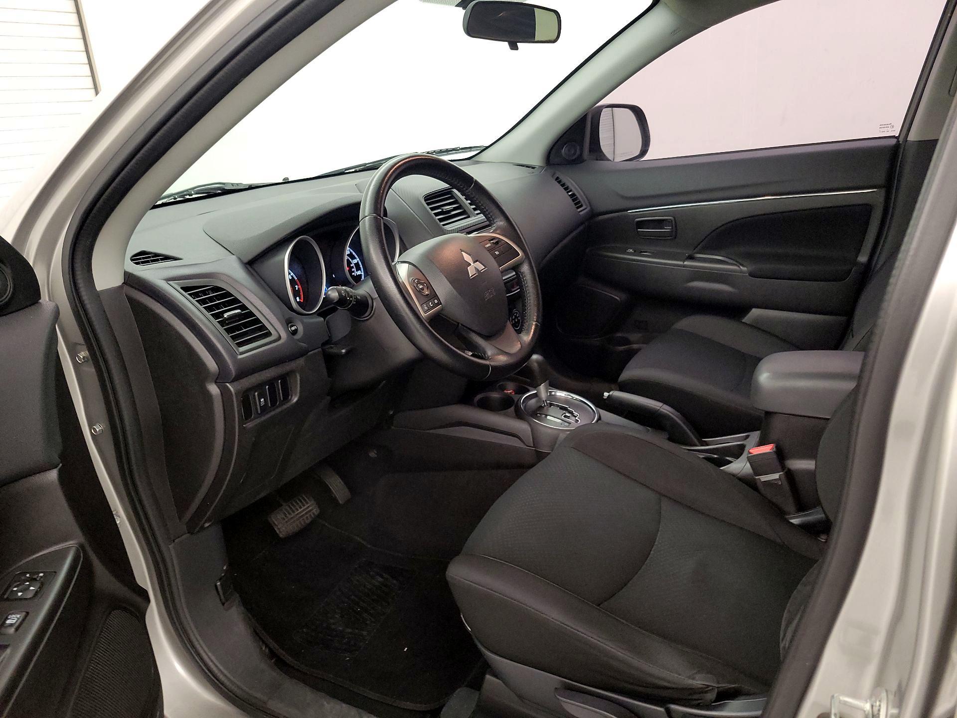 Thumbnail: 2015 Mitsubishi Outlander Sport - 11