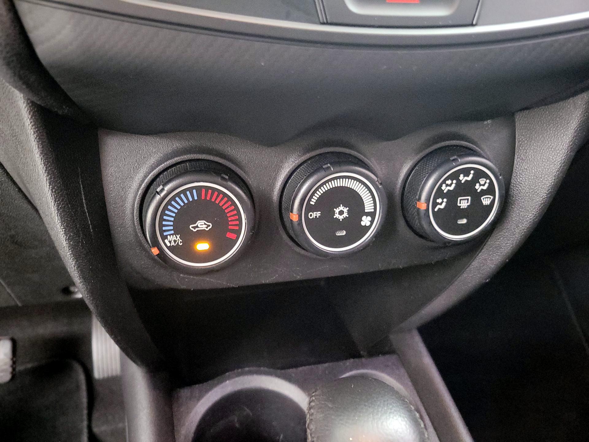 Thumbnail: 2015 Mitsubishi Outlander Sport - 16