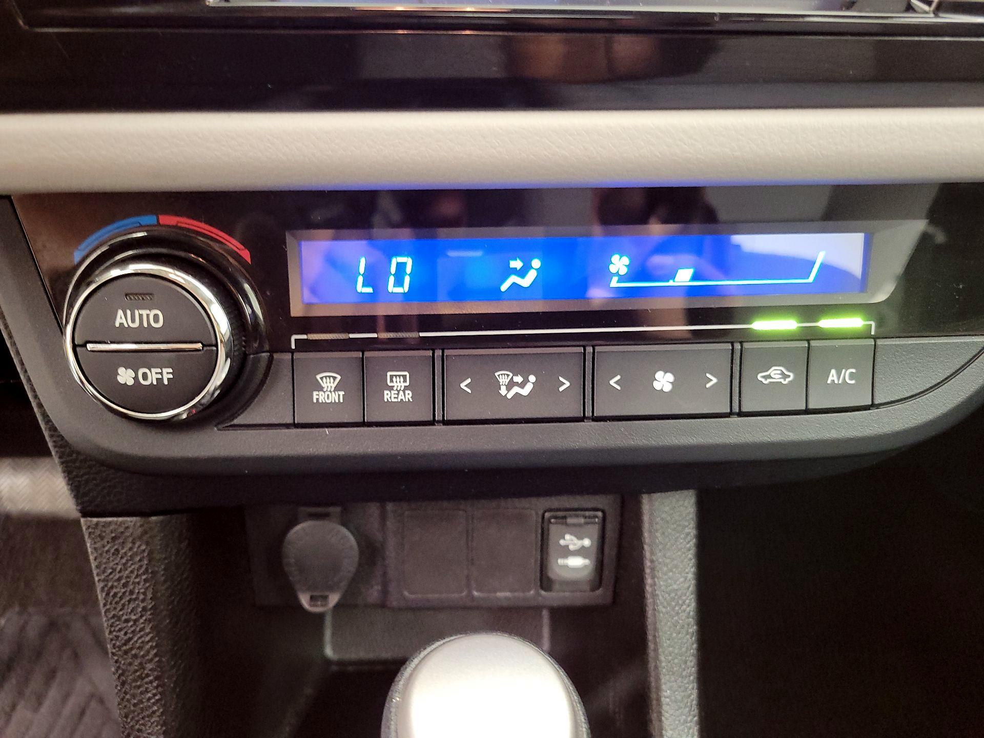 Thumbnail: 2016 Toyota Corolla - 16