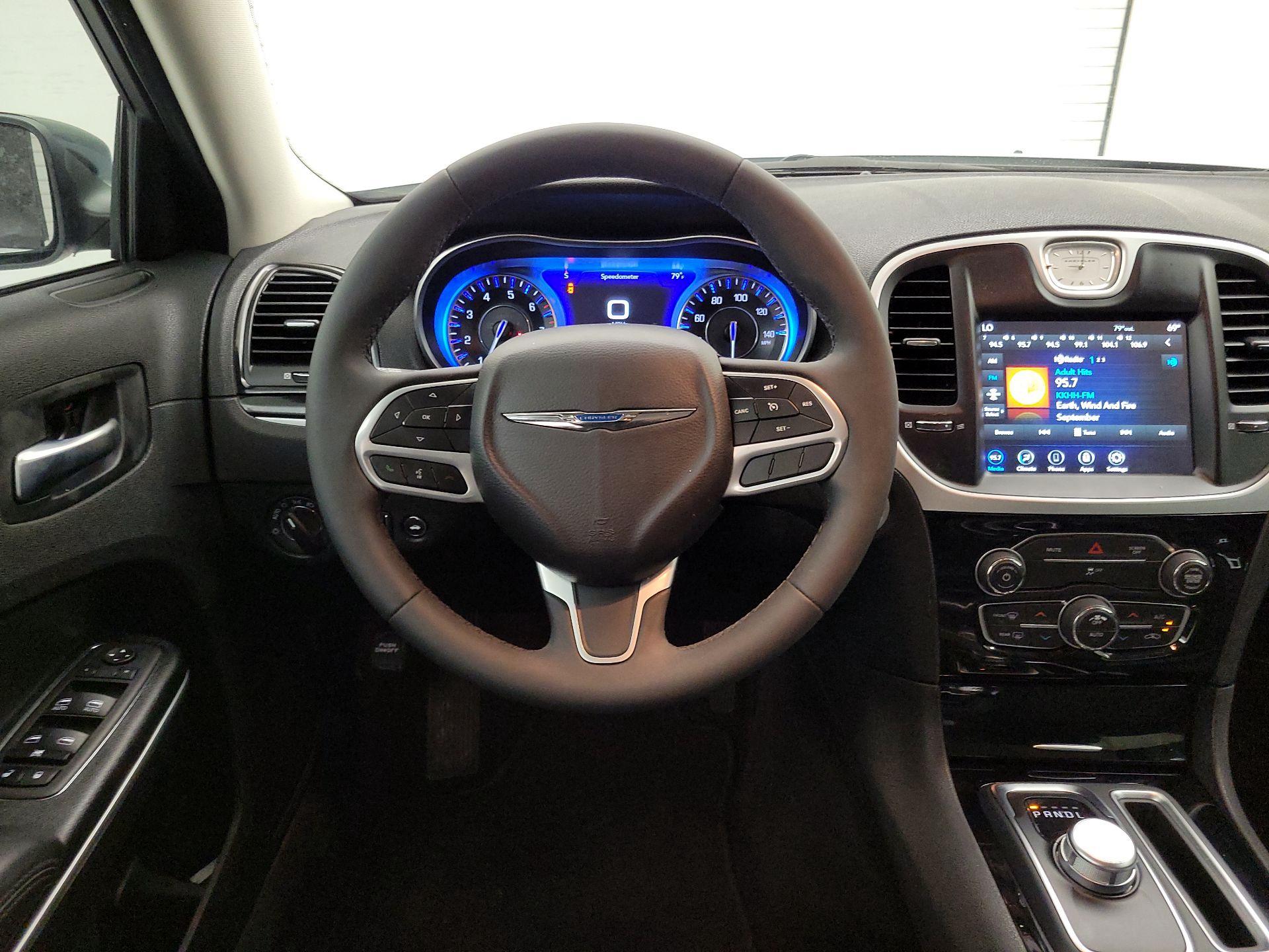 Thumbnail: 2023 Chrysler 300 - 10